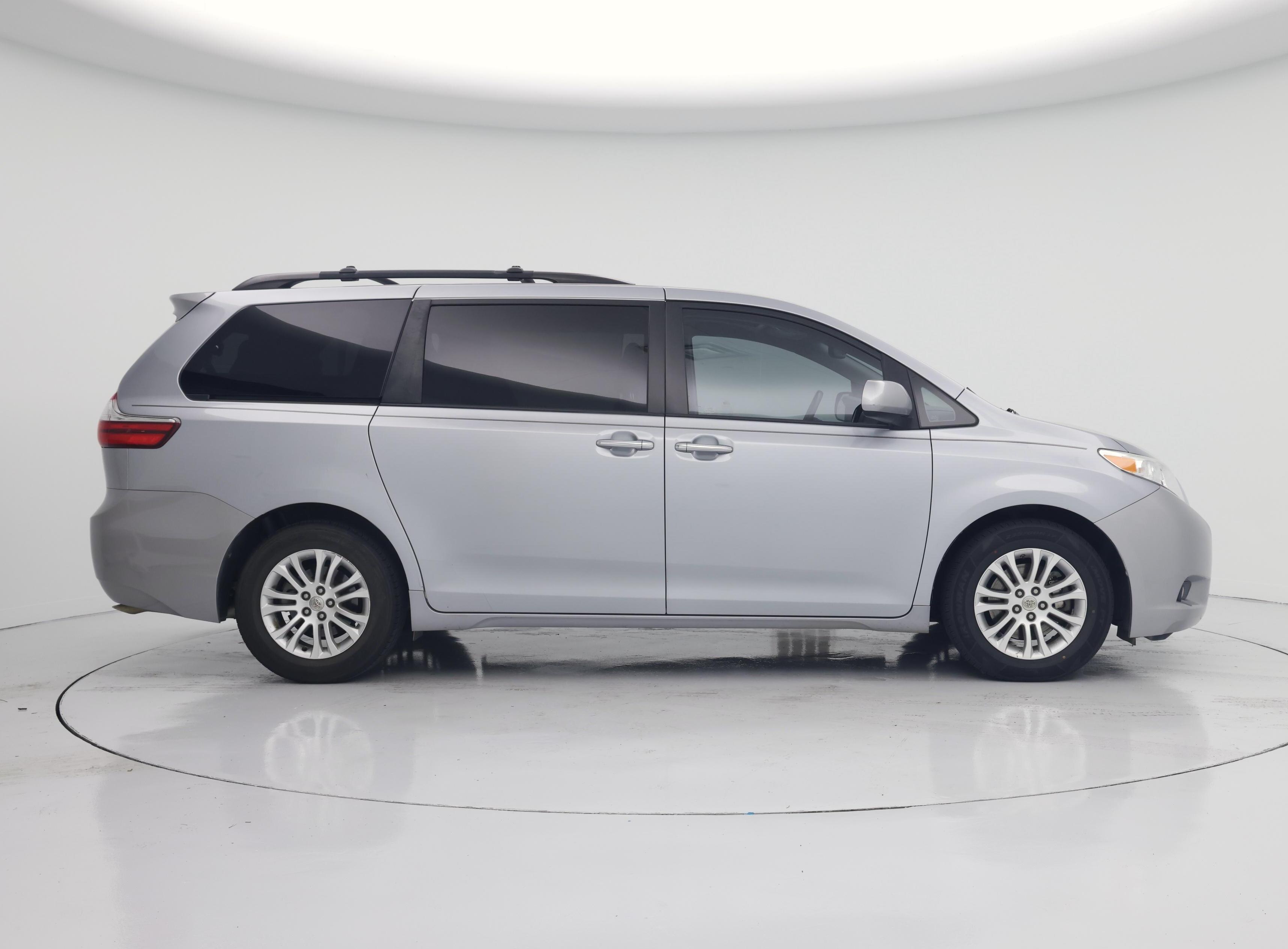 Thumbnail: 2015 Toyota Sienna - 7