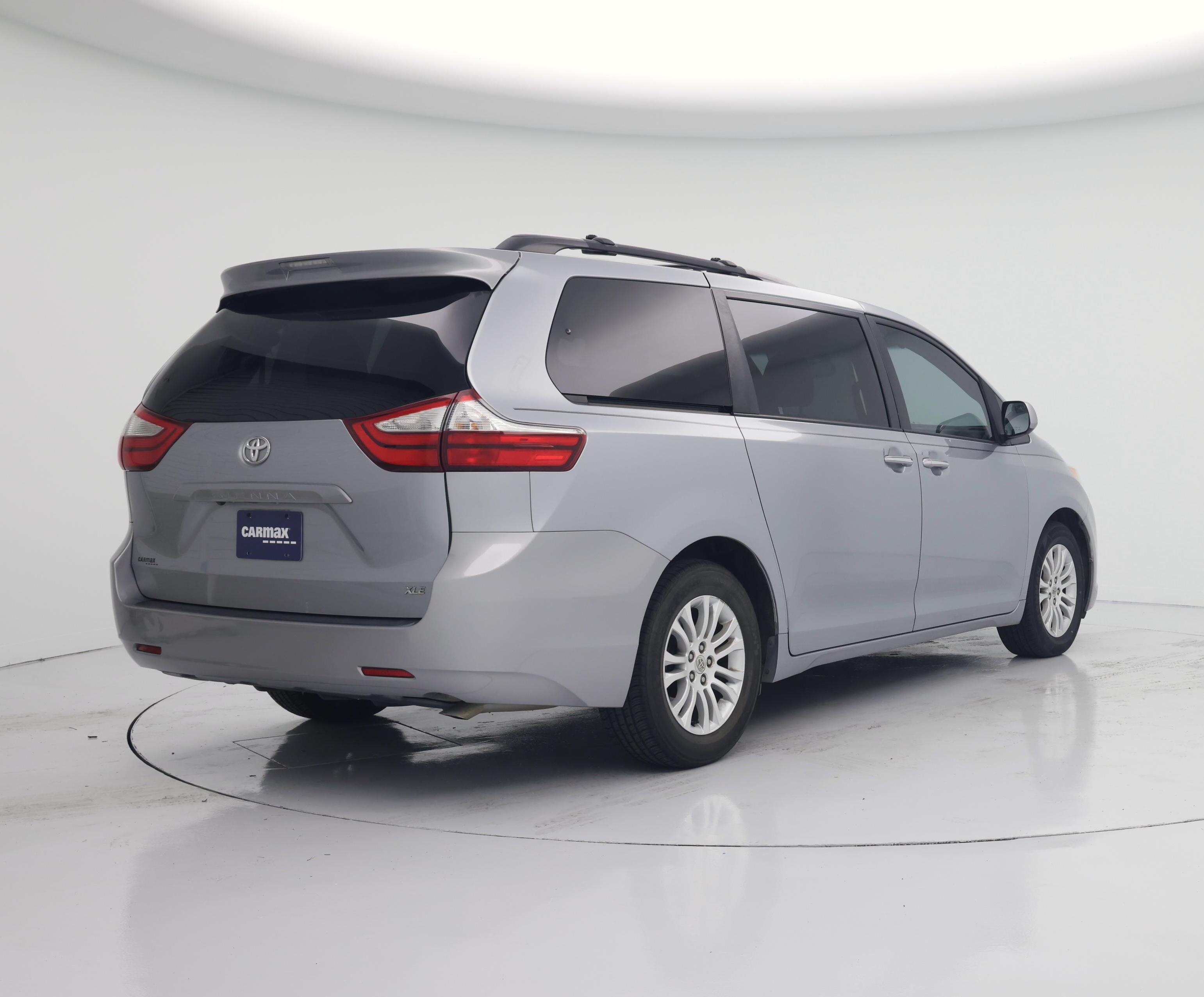 Thumbnail: 2015 Toyota Sienna - 8