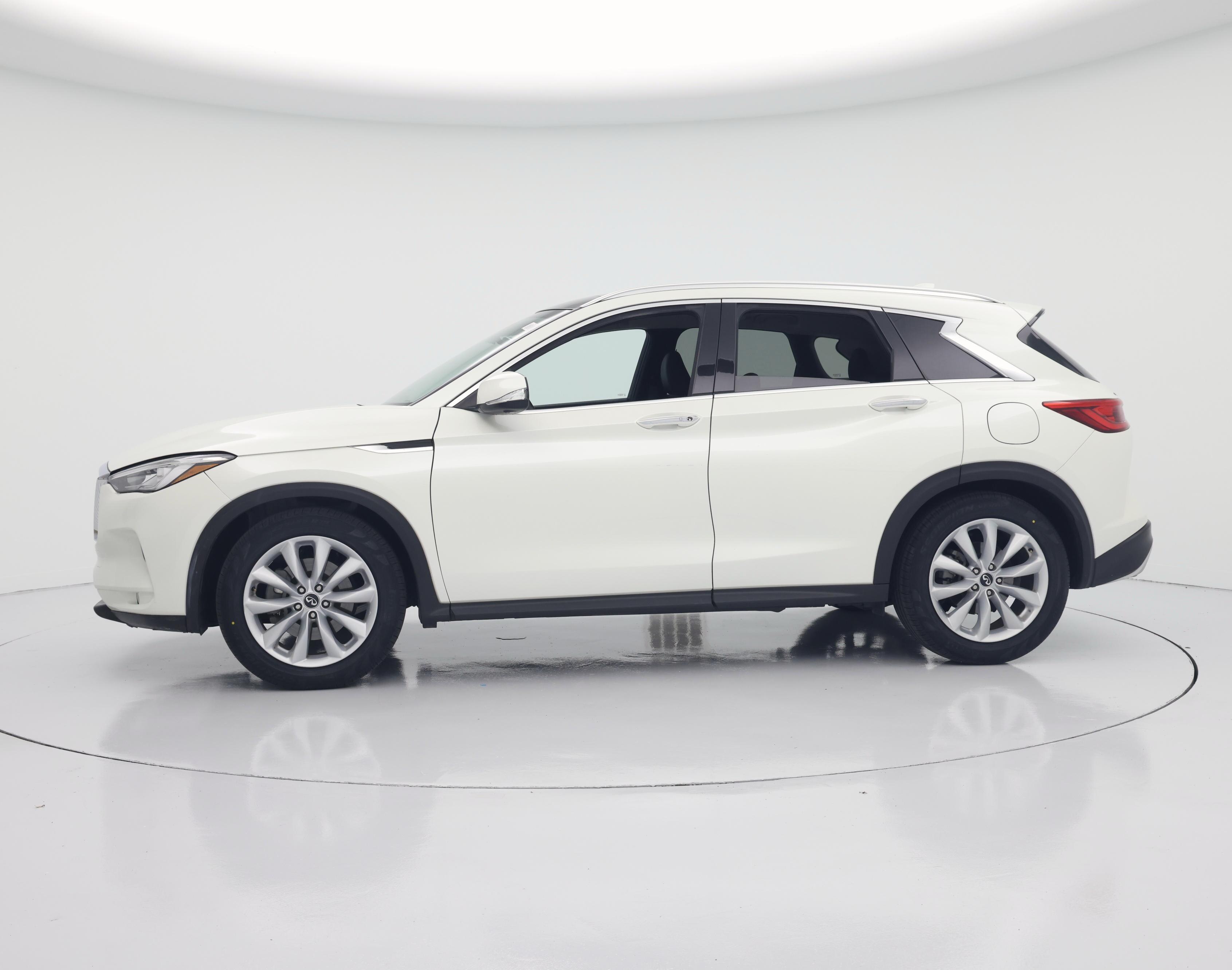 Thumbnail: 2019 INFINITI QX50 - 3