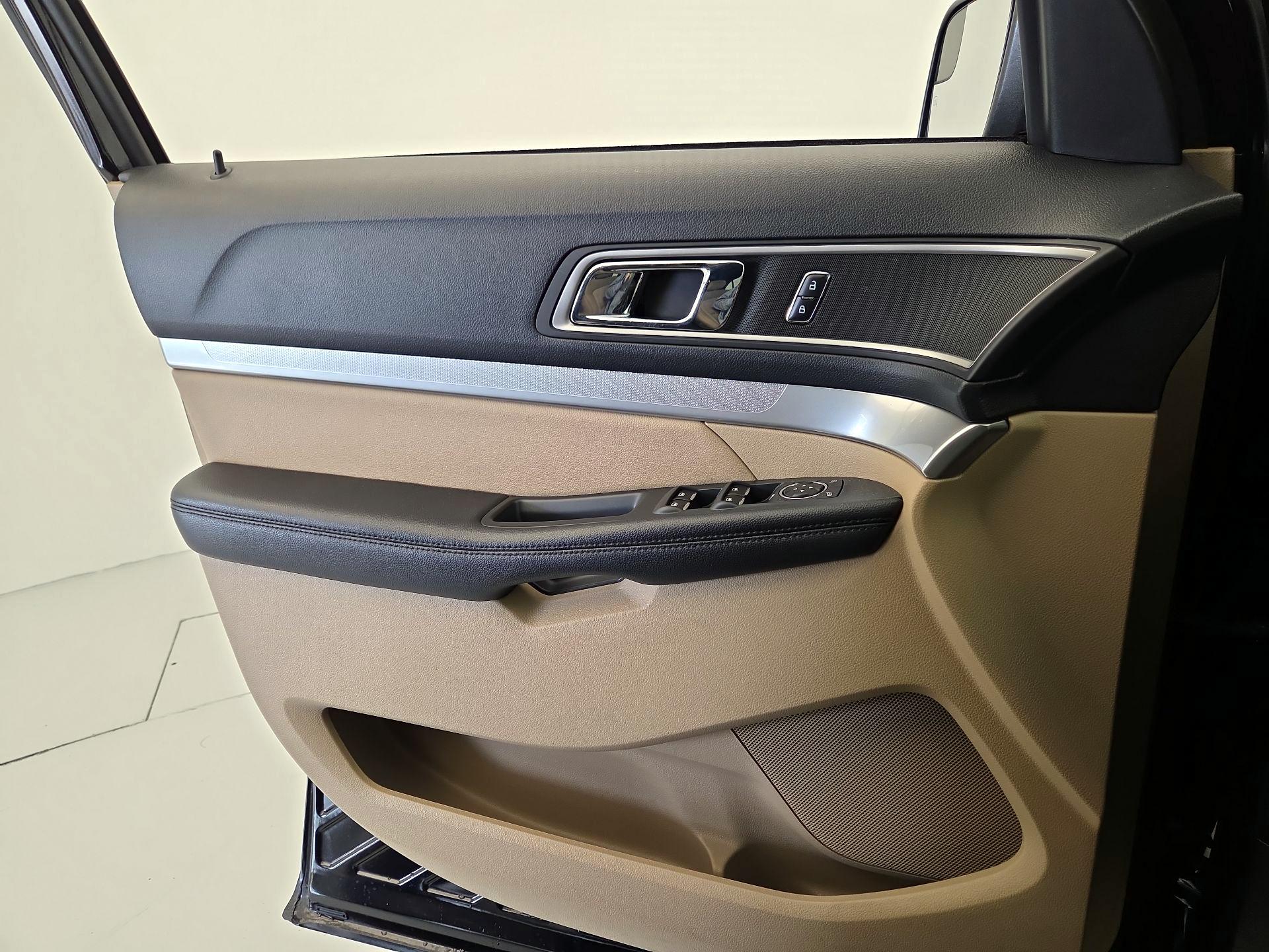 Thumbnail: 2017 Ford Explorer - 12