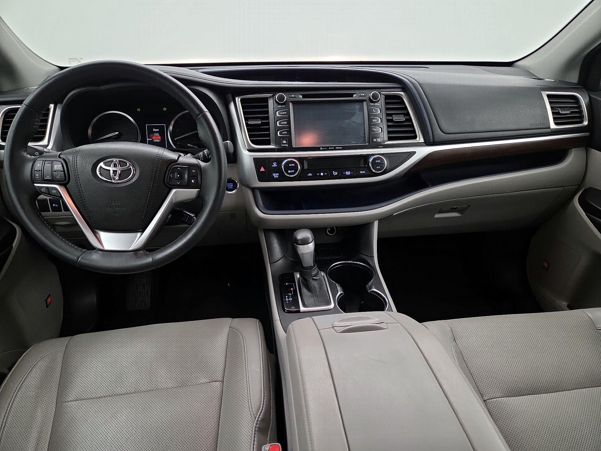Thumbnail: 2016 Toyota Highlander - 9