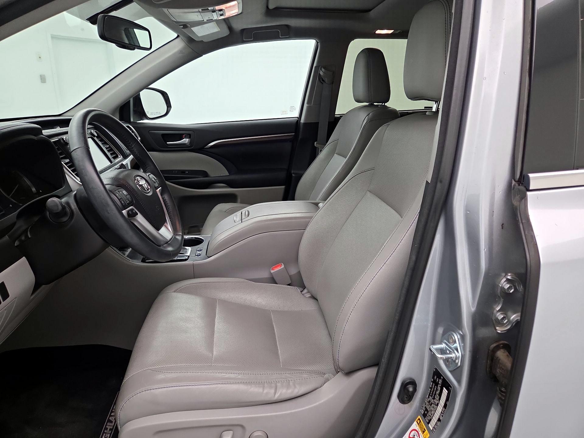 Thumbnail: 2016 Toyota Highlander - 11