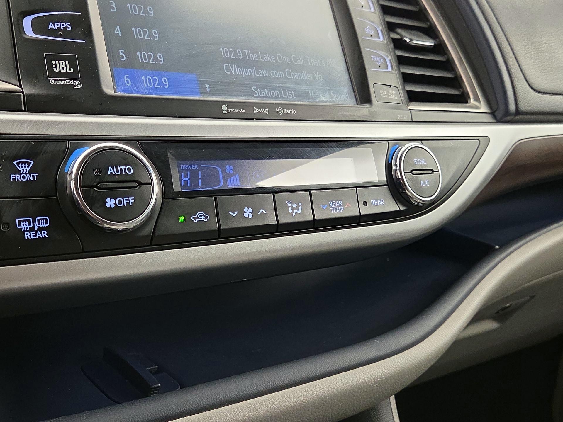 Thumbnail: 2016 Toyota Highlander - 16