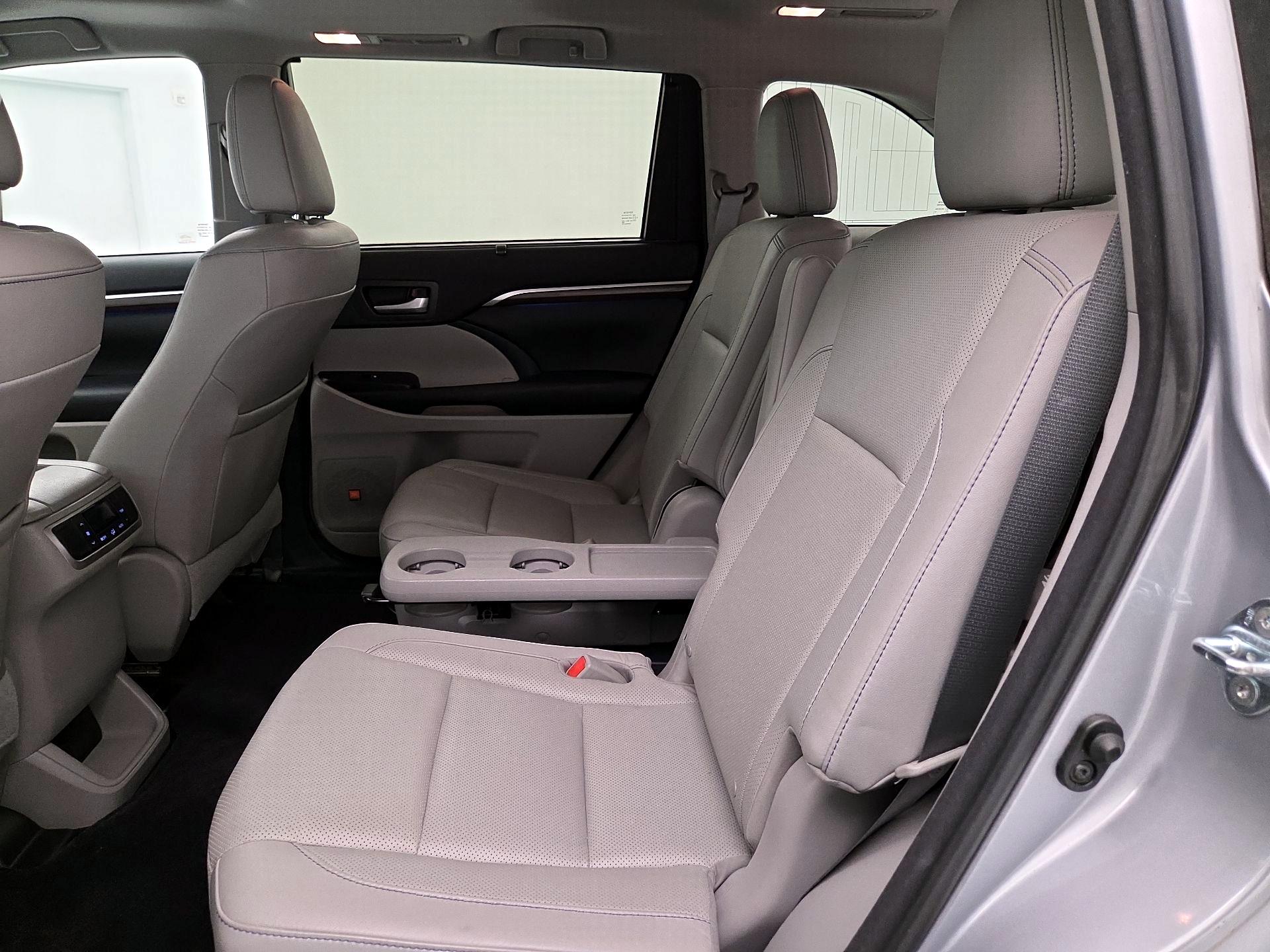 Thumbnail: 2016 Toyota Highlander - 20
