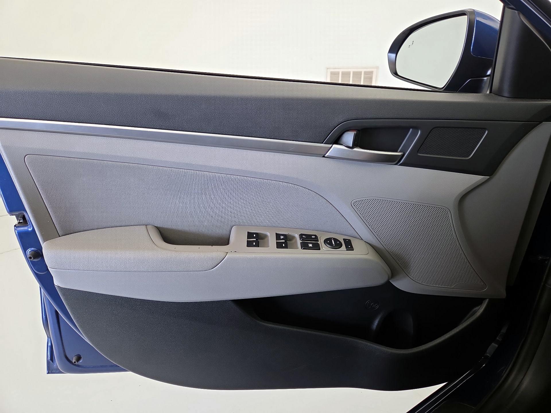 Thumbnail: 2019 Hyundai Elantra - 12