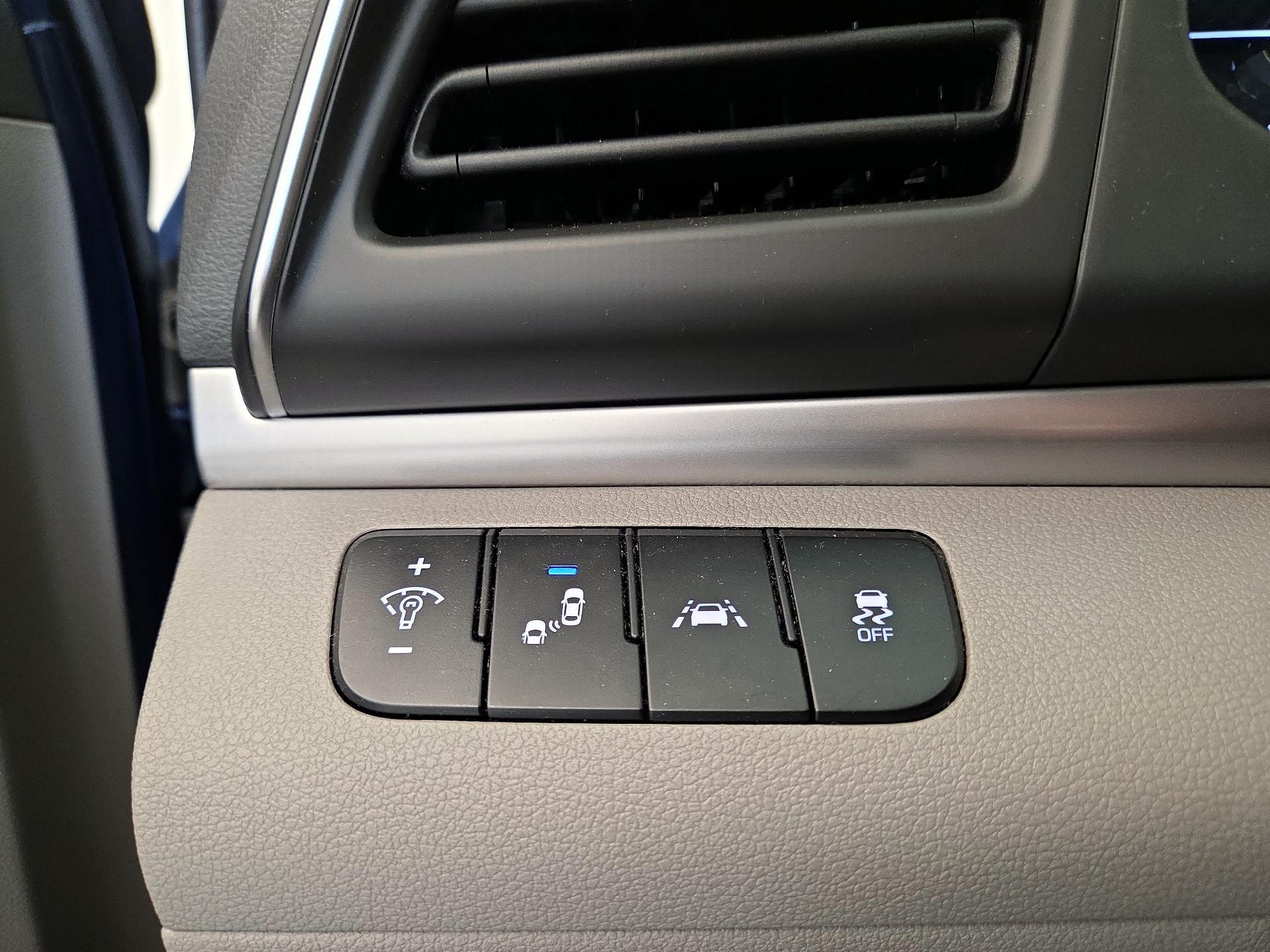 Thumbnail: 2019 Hyundai Elantra - 13