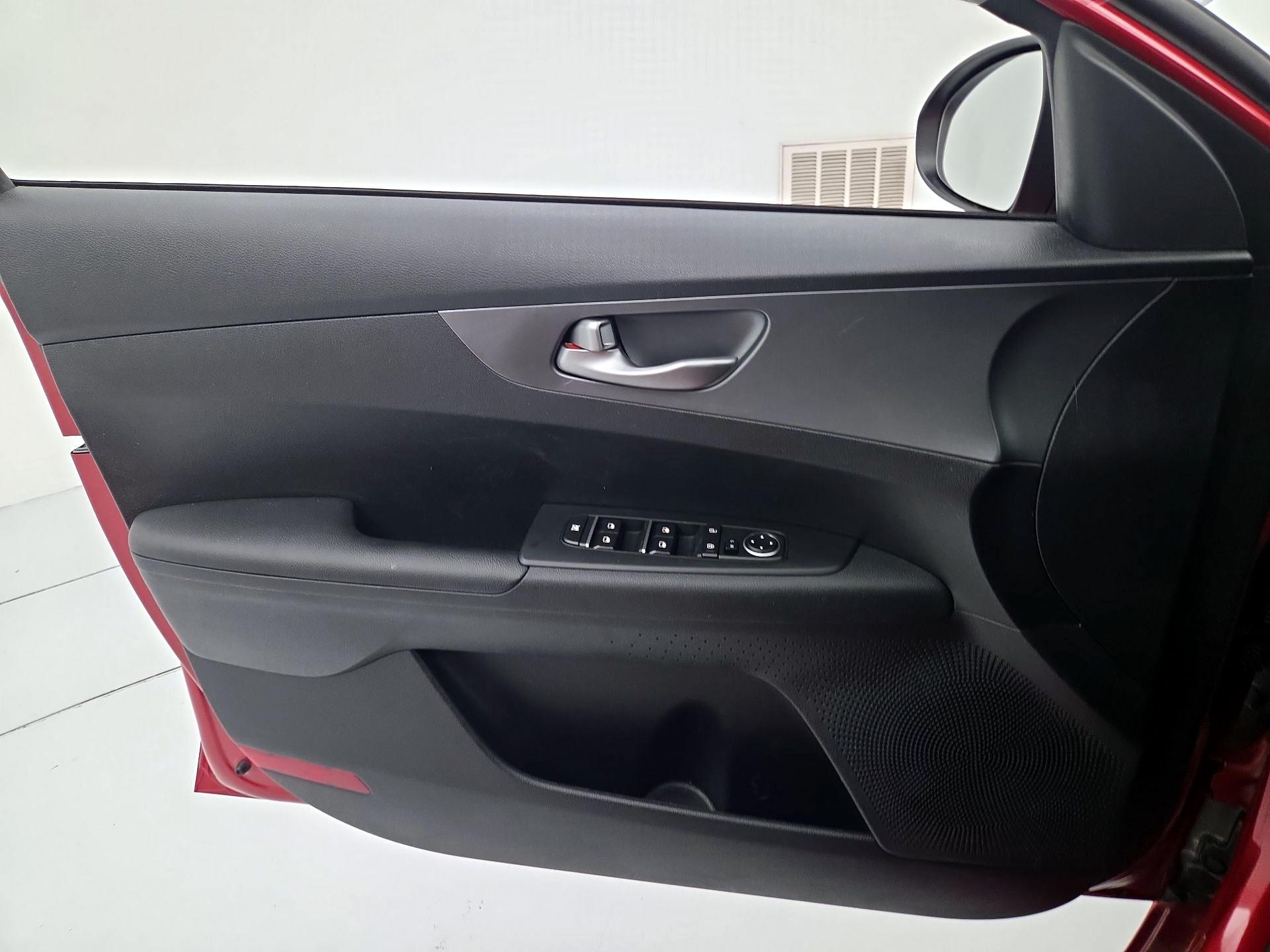 Thumbnail: 2020 Kia Forte - 12