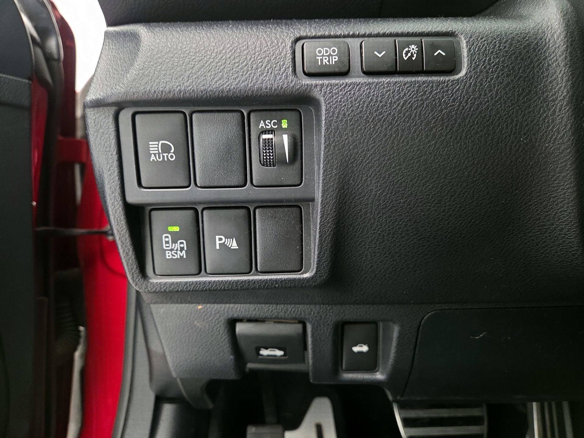 Thumbnail: 2019 Lexus RC - 13