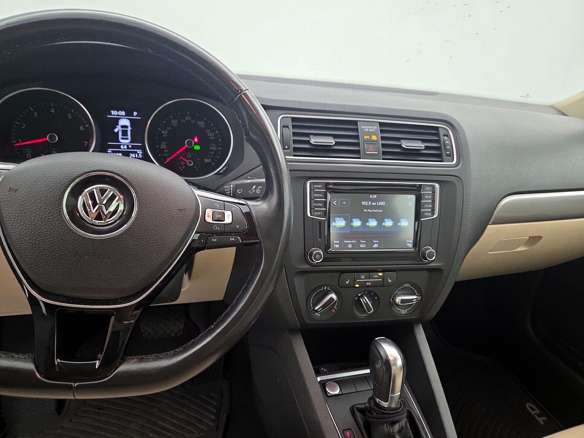 Thumbnail: 2017 Volkswagen Jetta - 9
