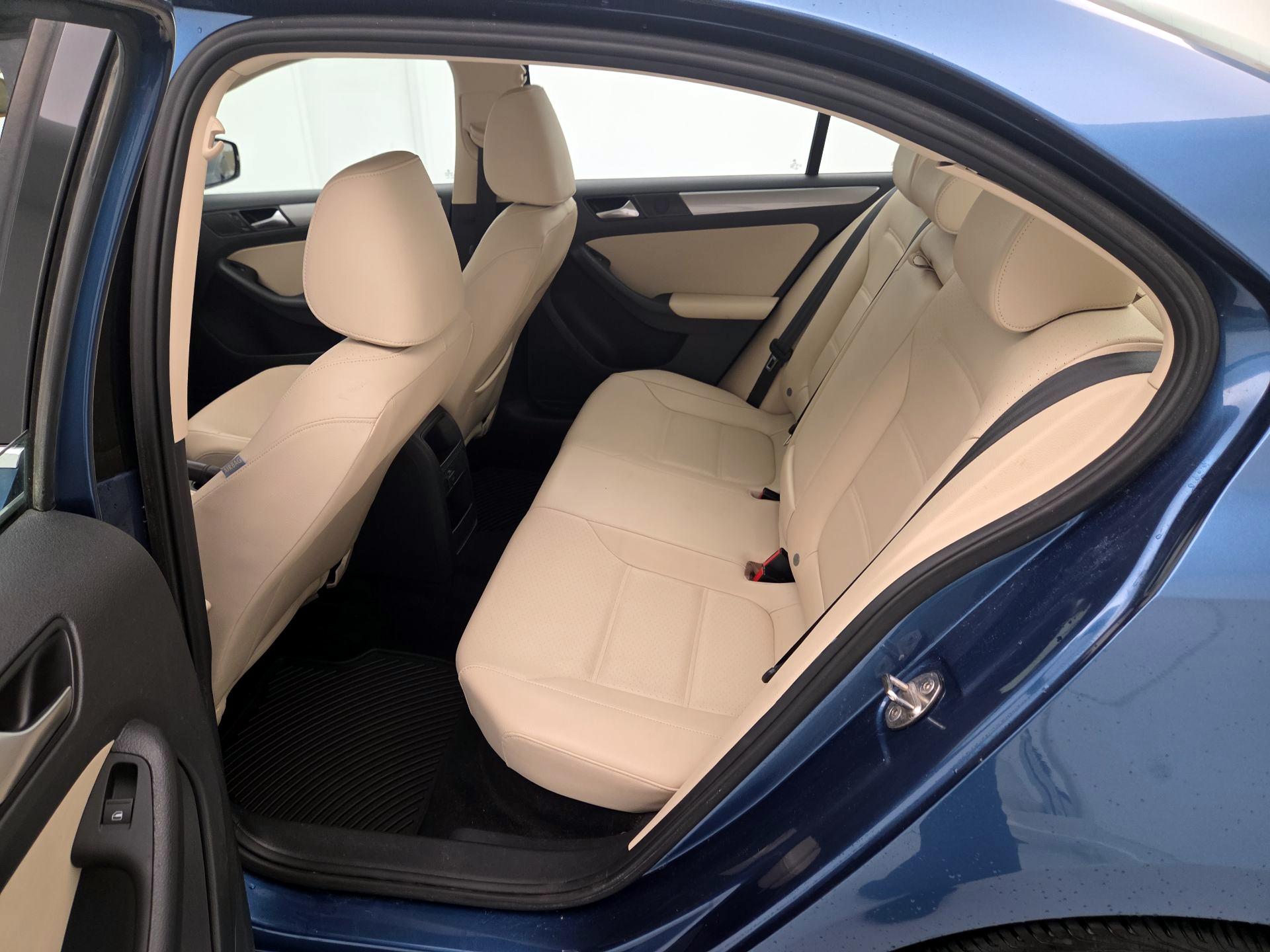 Thumbnail: 2017 Volkswagen Jetta - 20