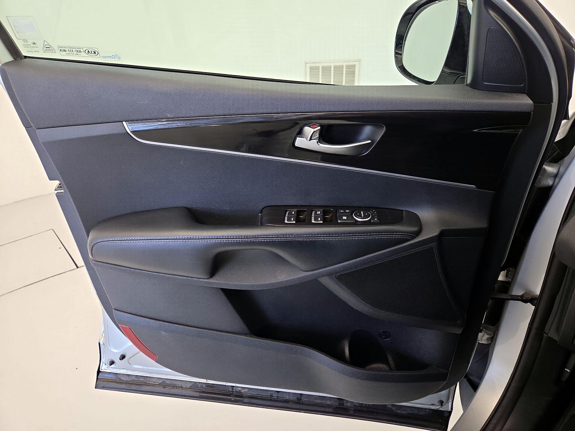Thumbnail: 2020 Kia Sorento - 12
