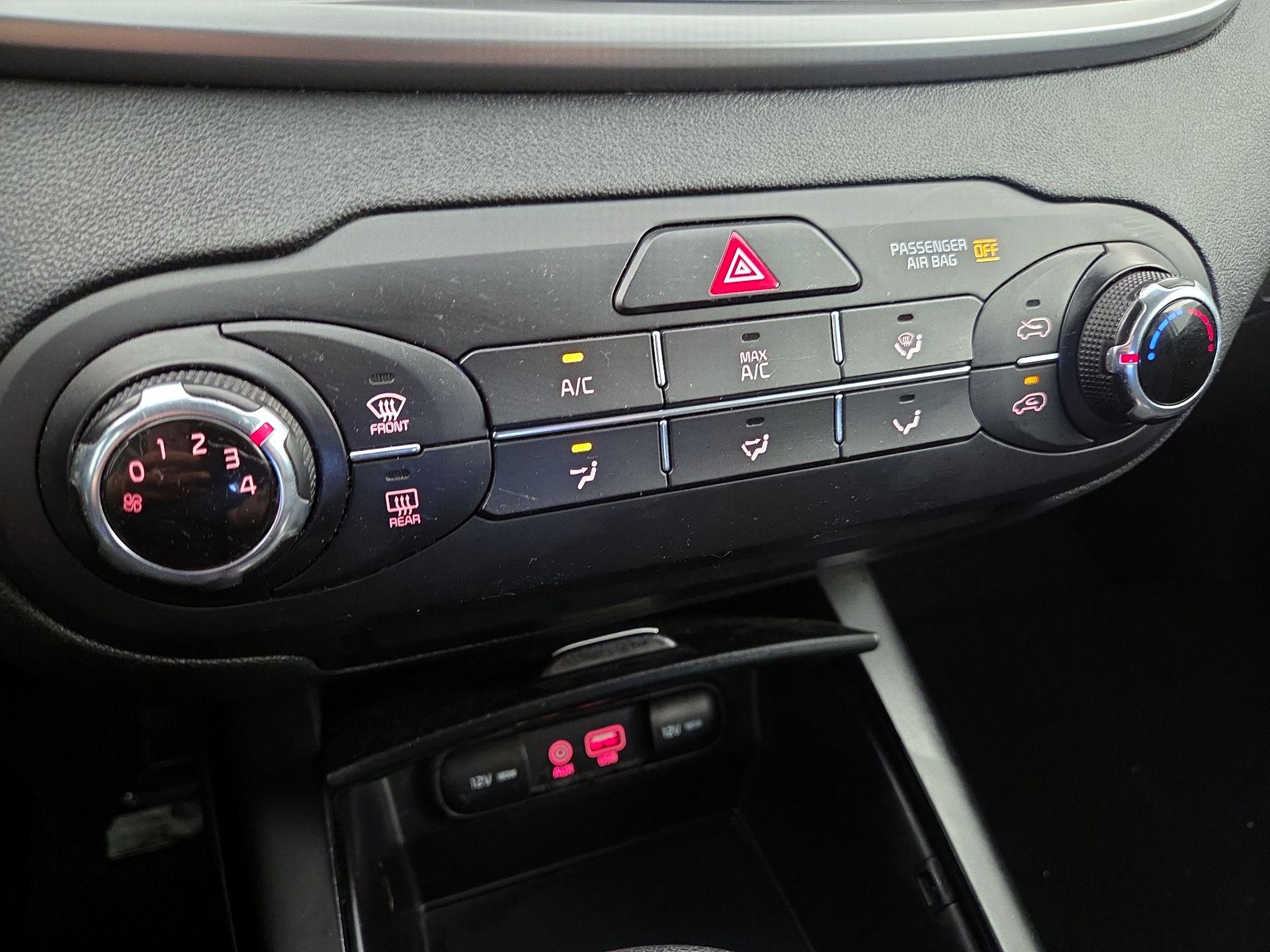 Thumbnail: 2020 Kia Sorento - 16
