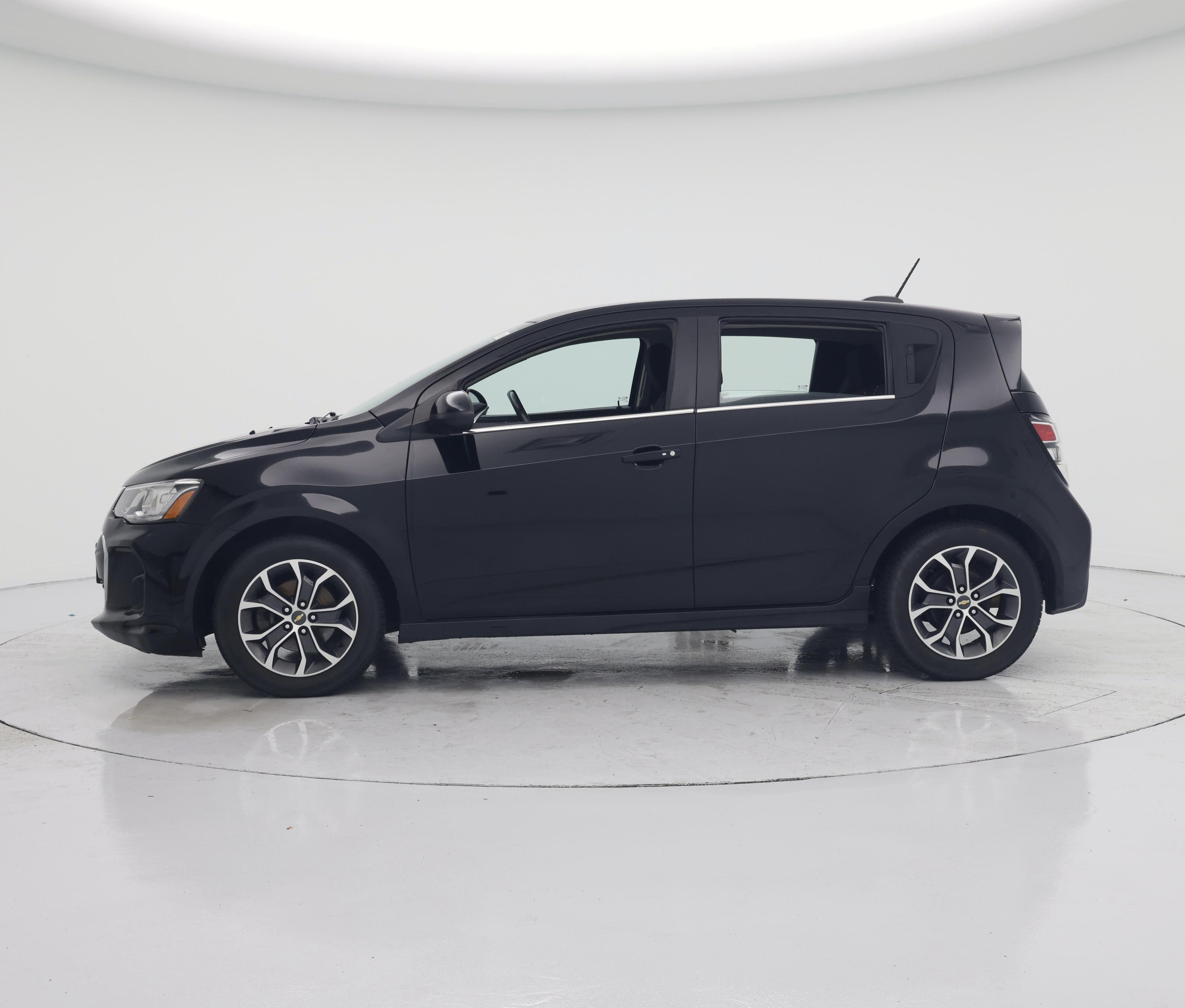 Thumbnail: 2017 Chevrolet Sonic - 3