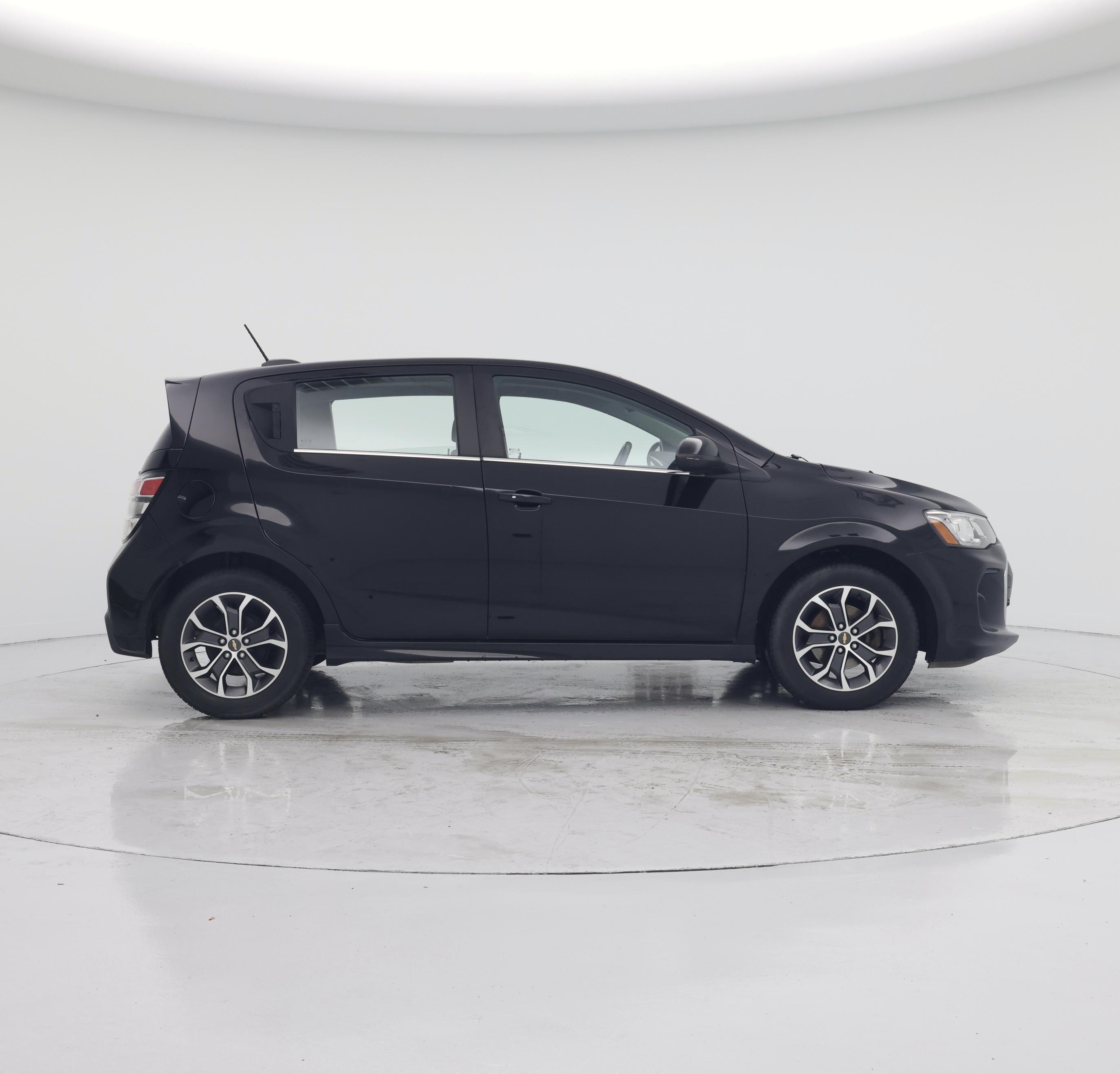 Thumbnail: 2017 Chevrolet Sonic - 7