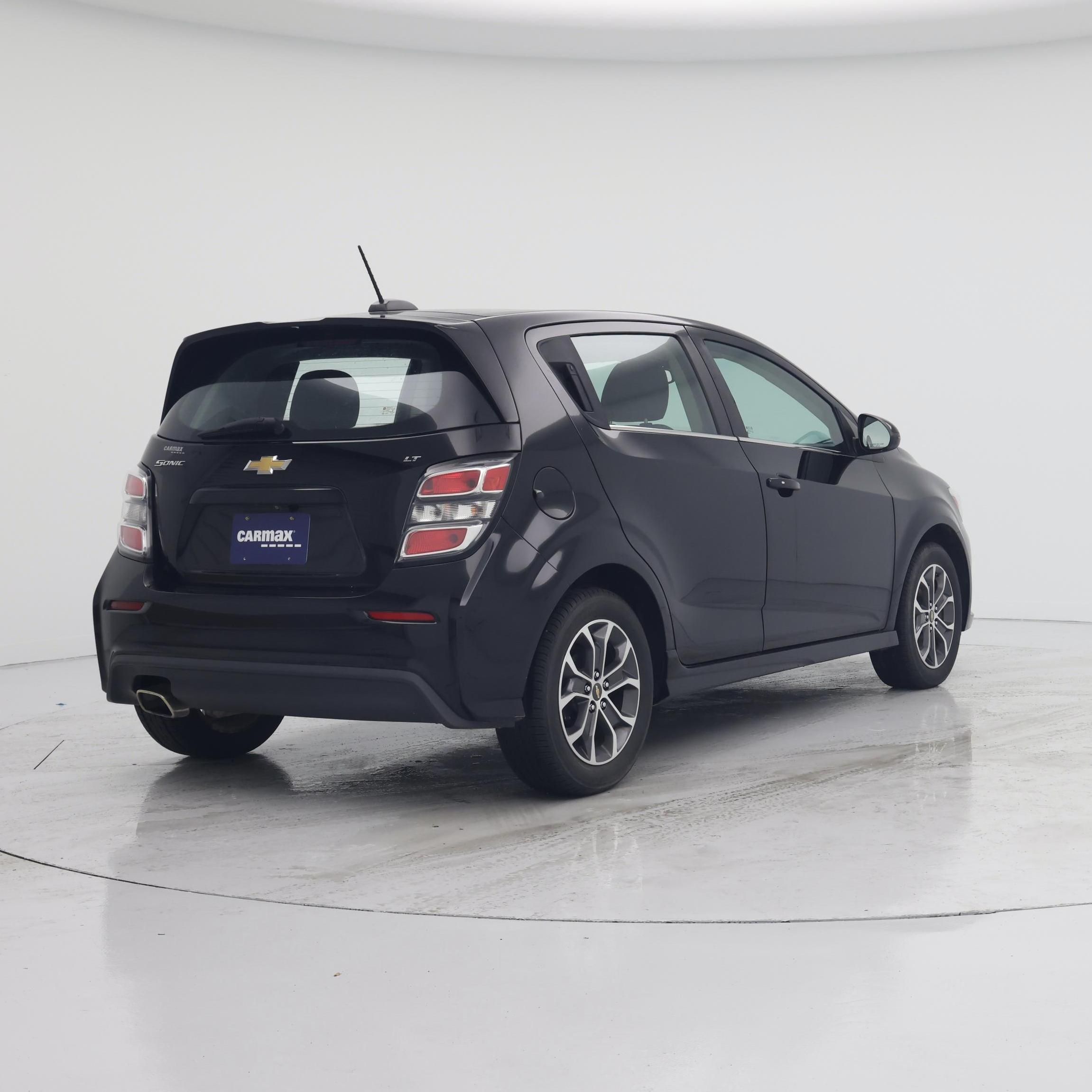 Thumbnail: 2017 Chevrolet Sonic - 8