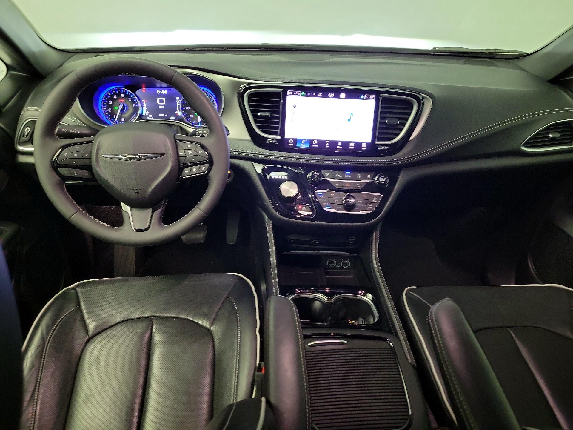 Thumbnail: 2023 Chrysler Pacifica - 9