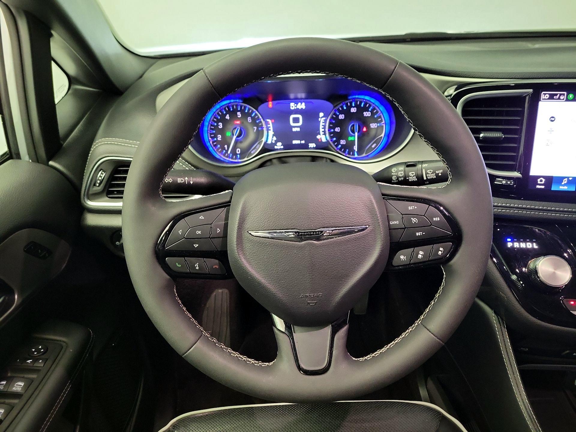 Thumbnail: 2023 Chrysler Pacifica - 10