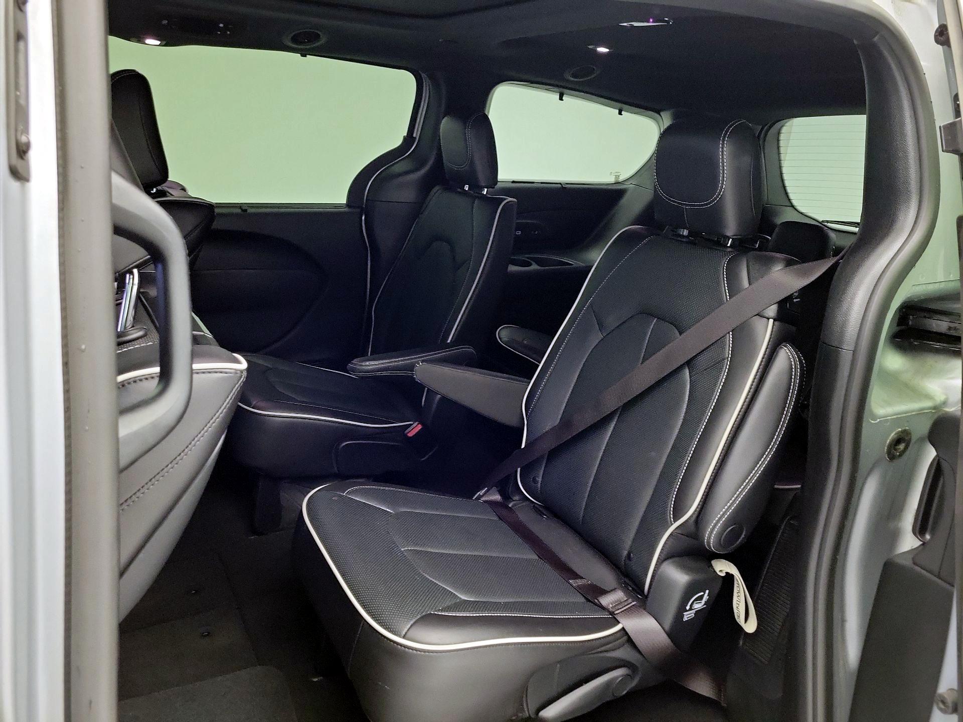 Thumbnail: 2023 Chrysler Pacifica - 20