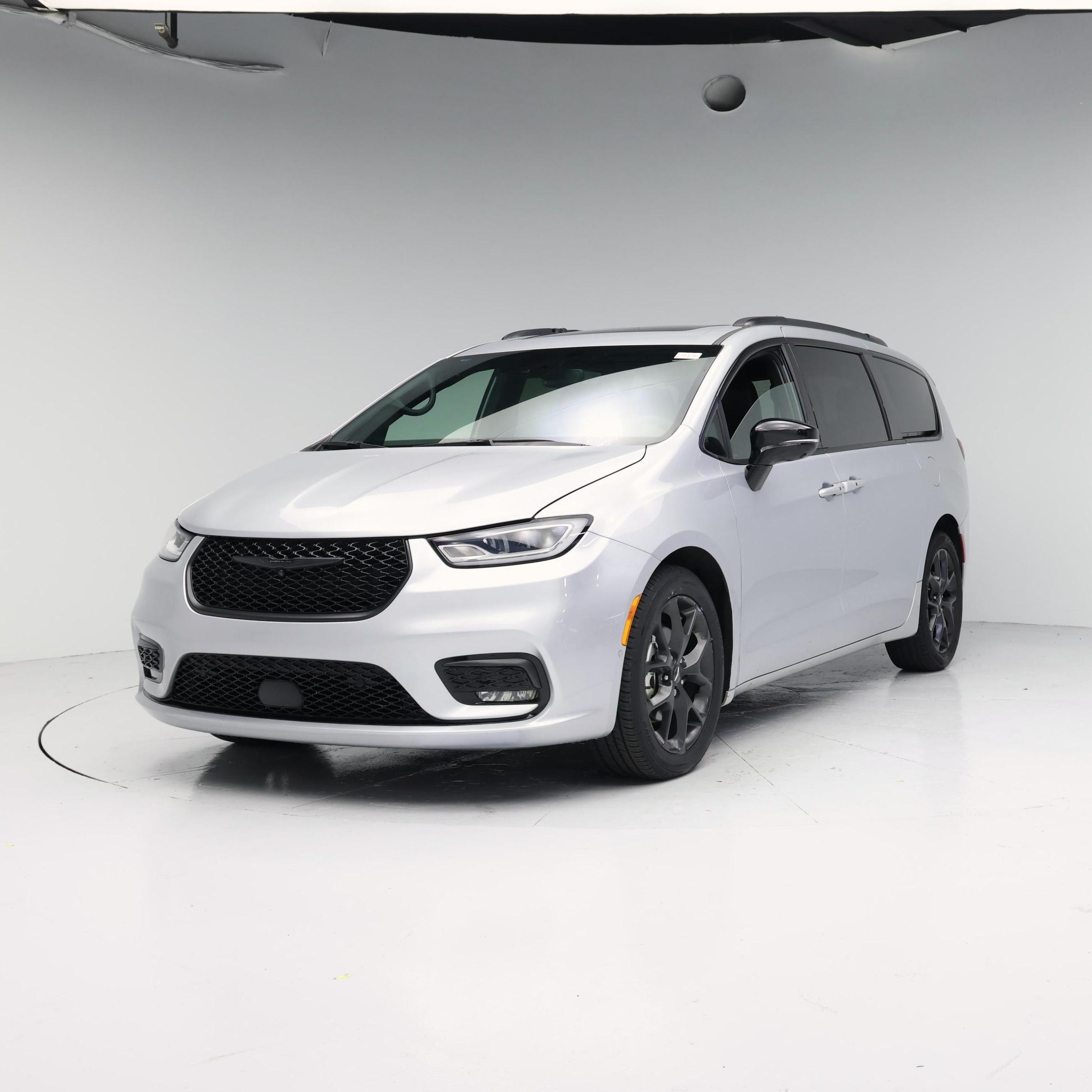 Thumbnail: 2023 Chrysler Pacifica - 4