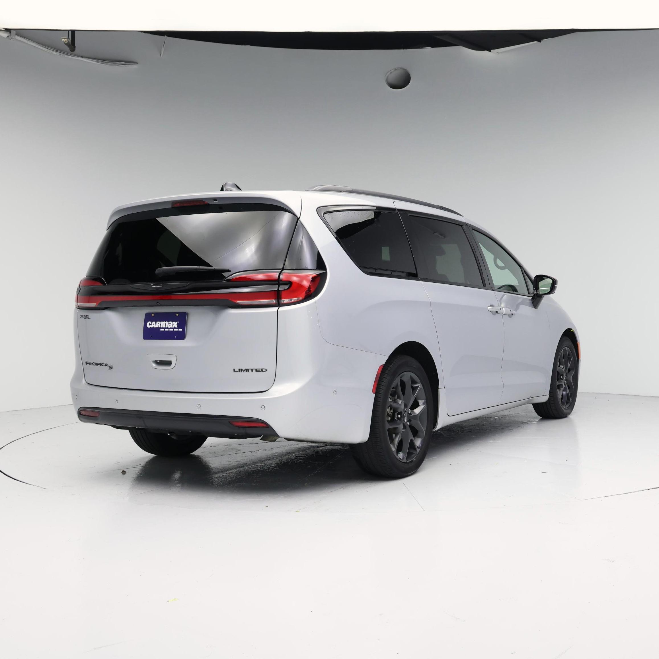 Thumbnail: 2023 Chrysler Pacifica - 8