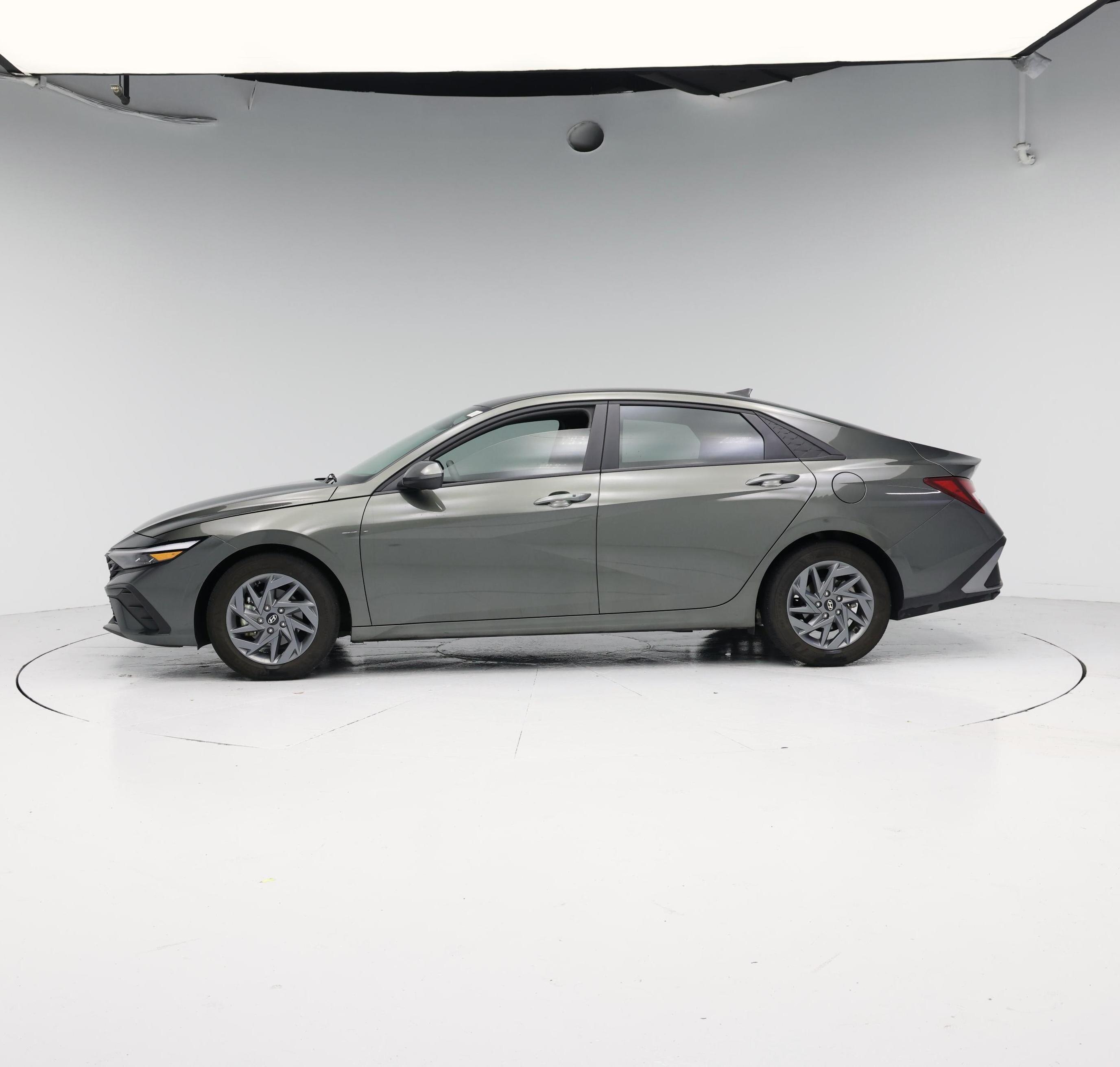 Thumbnail: 2024 Hyundai Elantra - 3