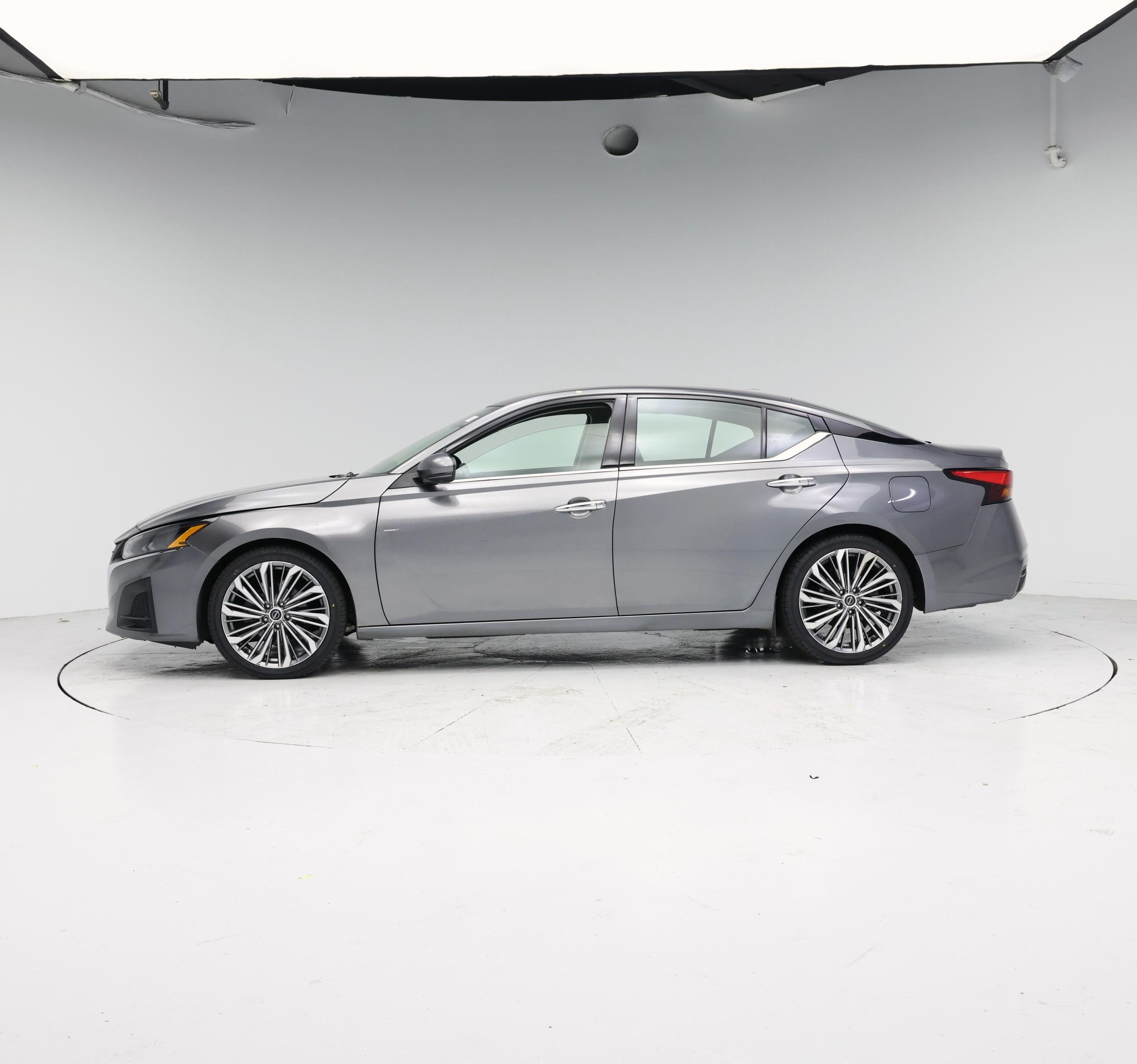 Thumbnail: 2023 Nissan Altima - 3