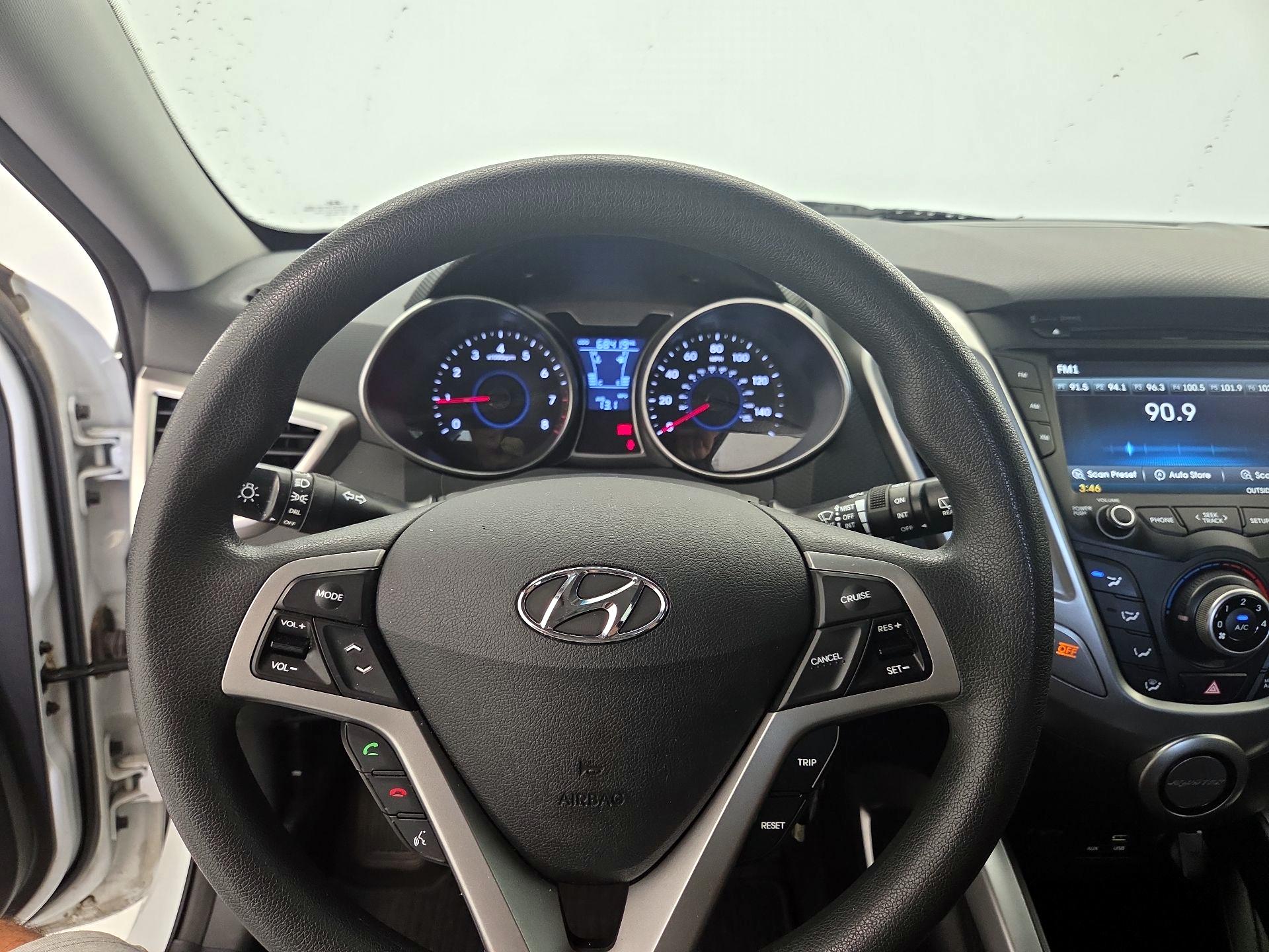 Thumbnail: 2016 Hyundai Veloster - 10