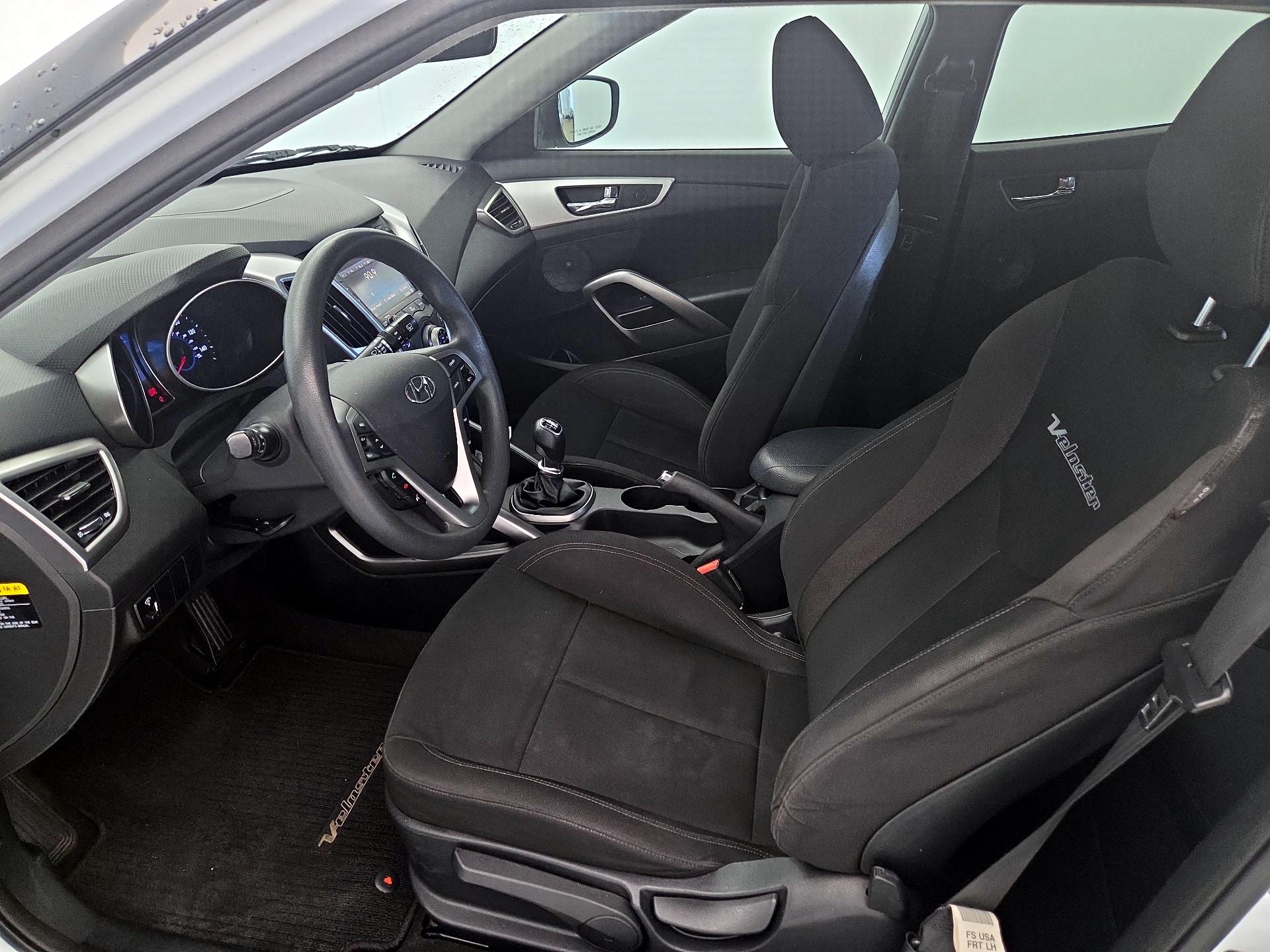 Thumbnail: 2016 Hyundai Veloster - 11