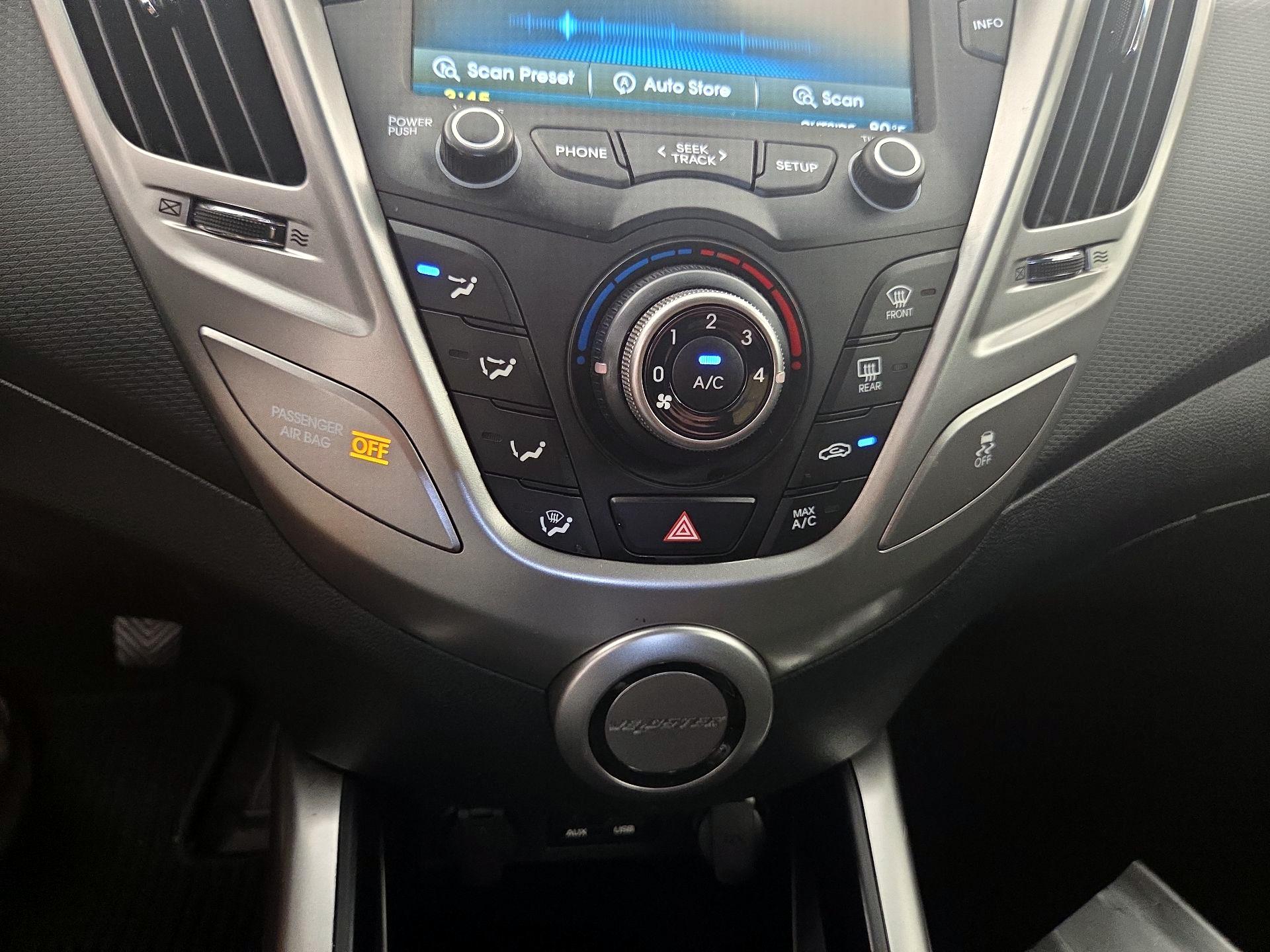 Thumbnail: 2016 Hyundai Veloster - 16