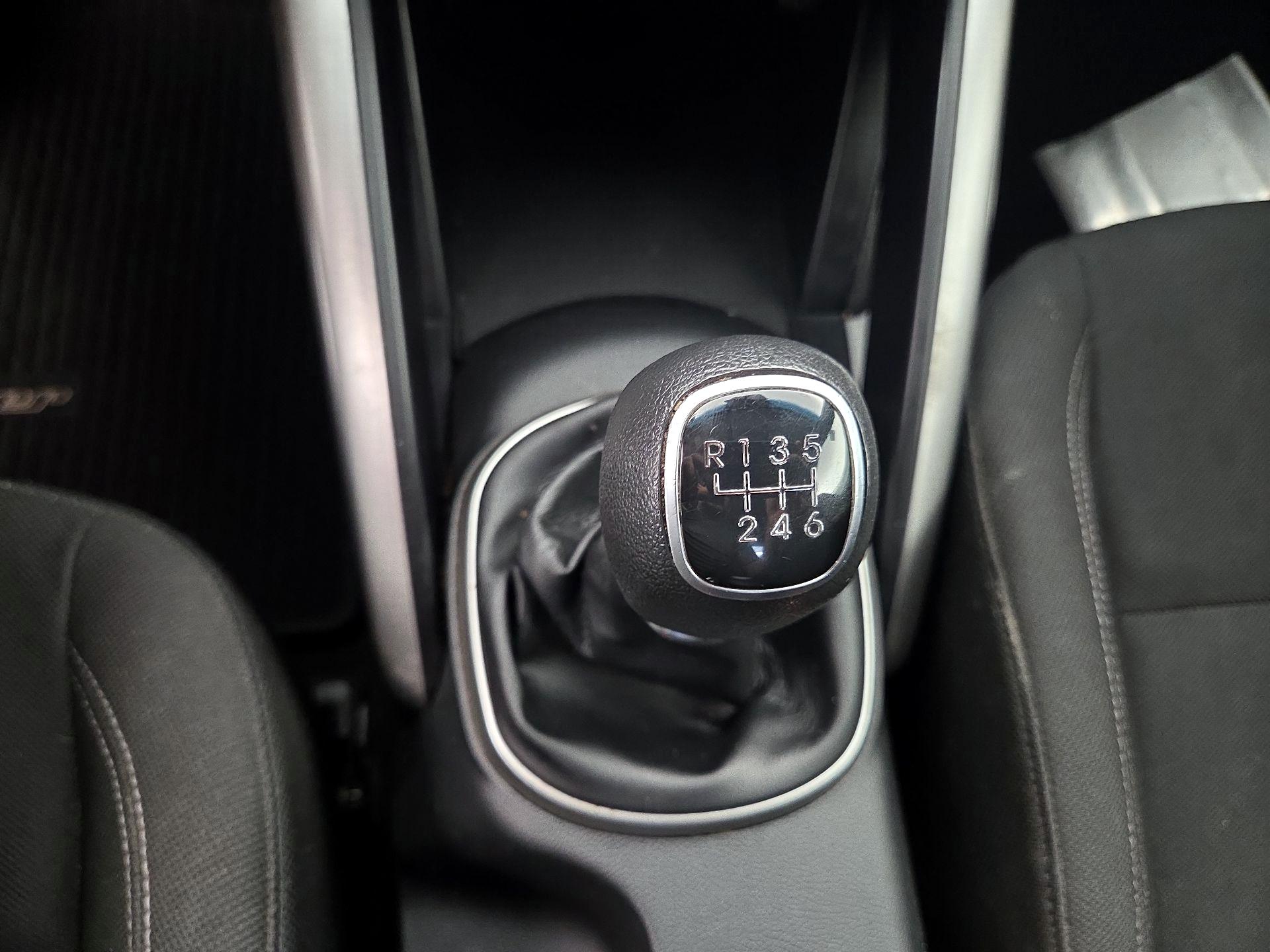 Thumbnail: 2016 Hyundai Veloster - 17
