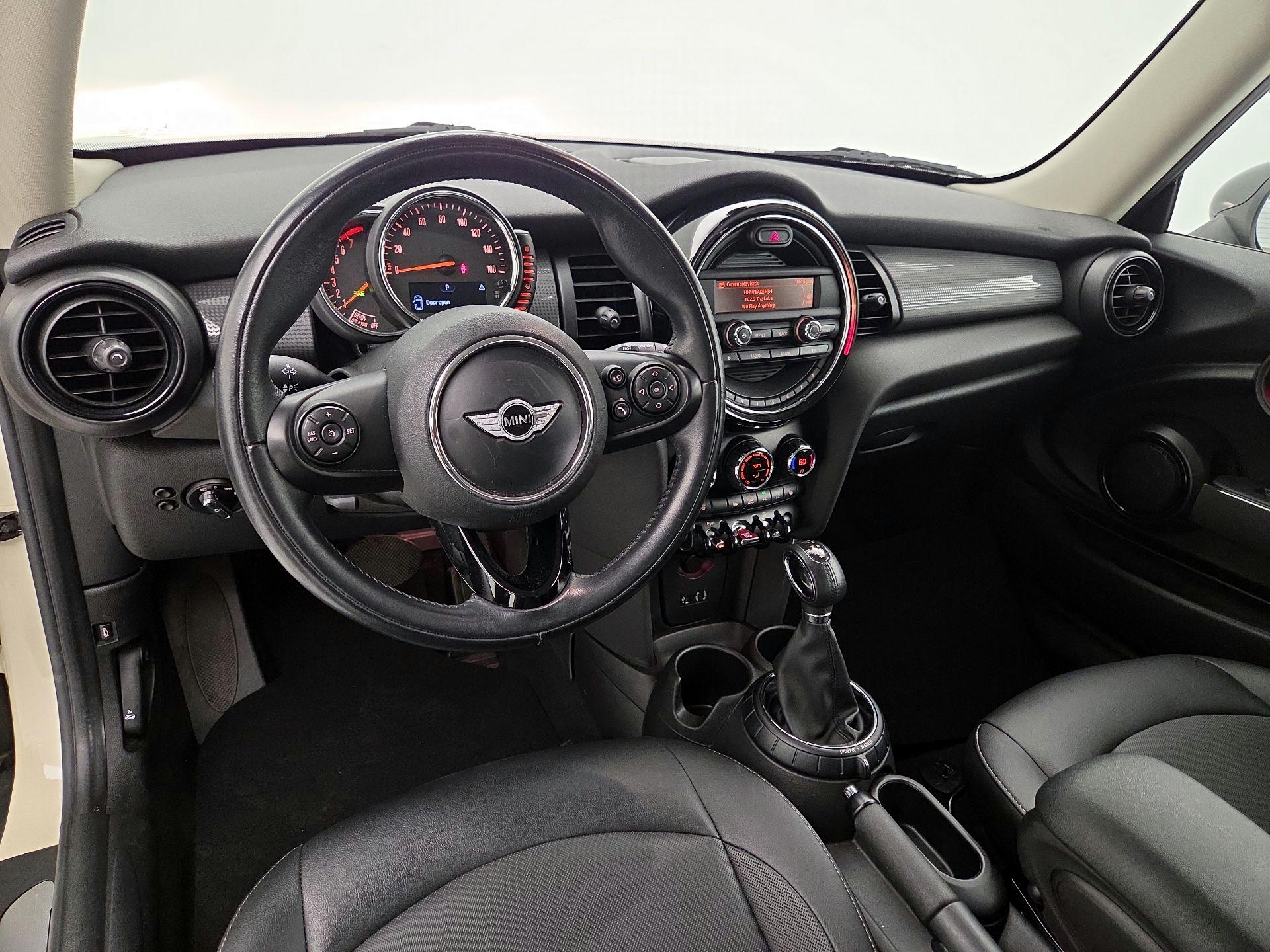 Thumbnail: 2016 MINI Cooper Hardtop - 9