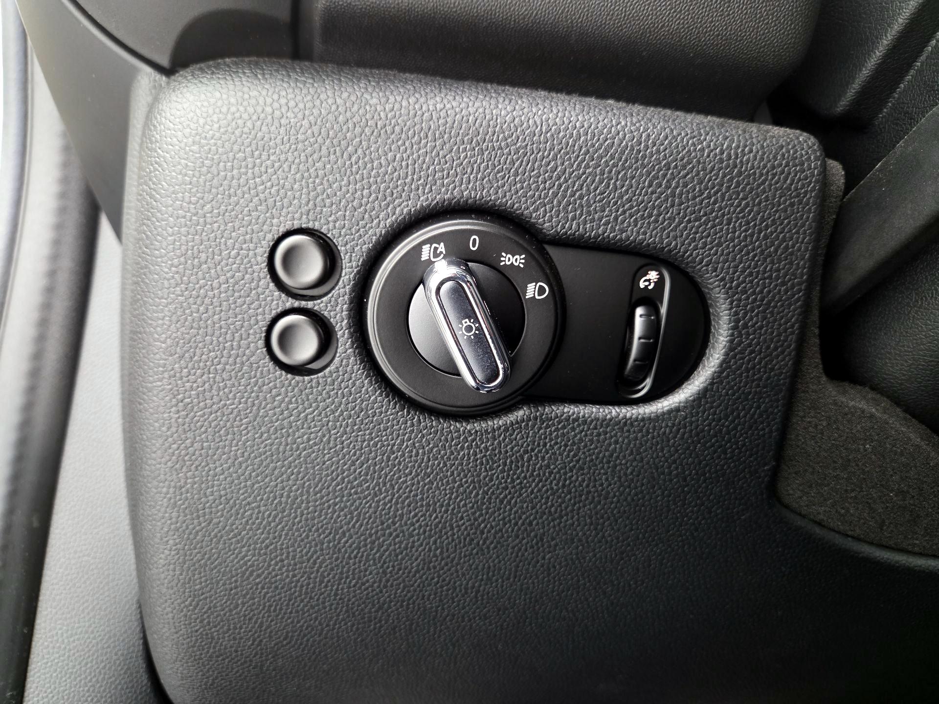 Thumbnail: 2016 MINI Cooper Hardtop - 13