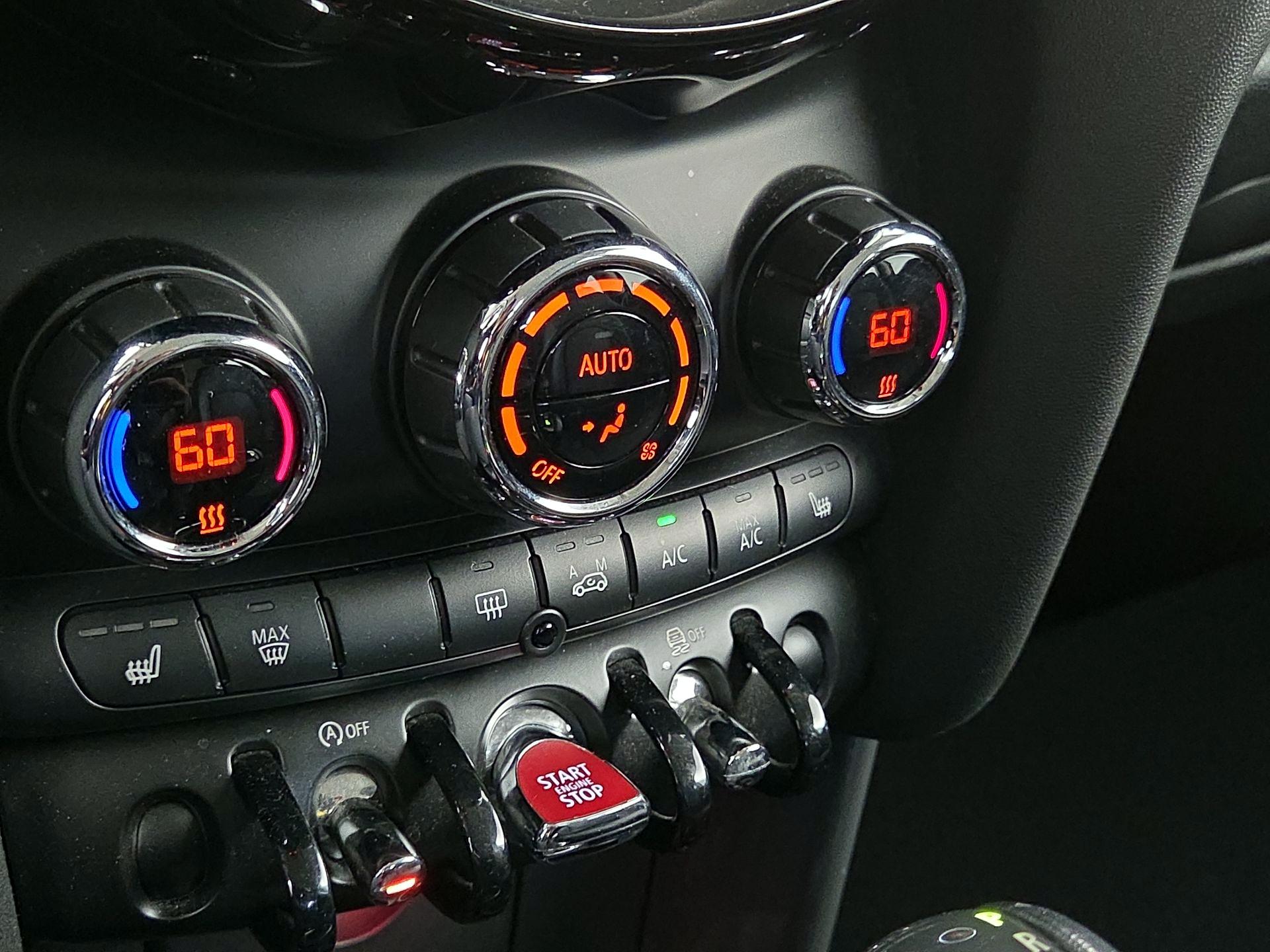 Thumbnail: 2016 MINI Cooper Hardtop - 15