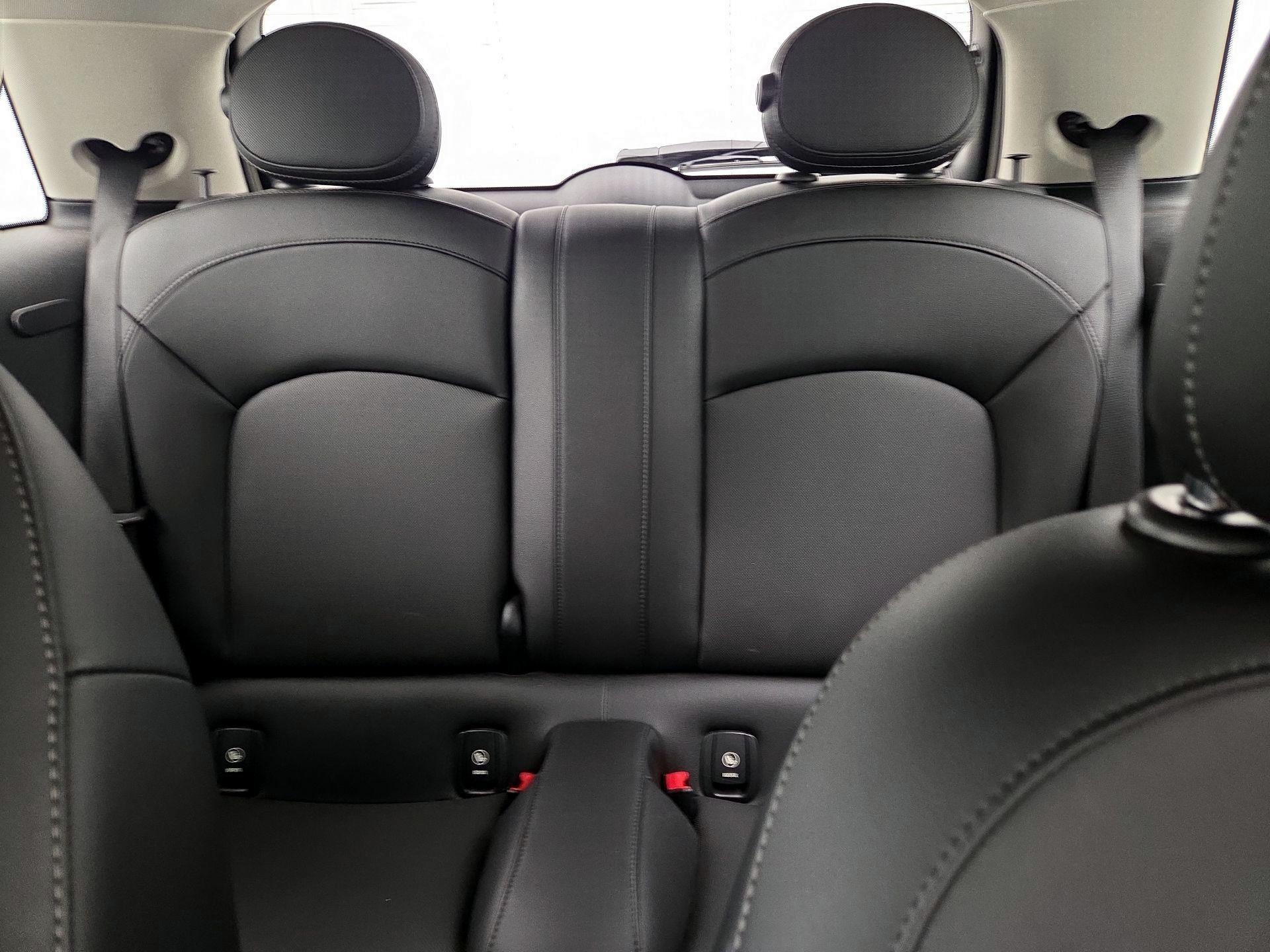 Thumbnail: 2016 MINI Cooper Hardtop - 18