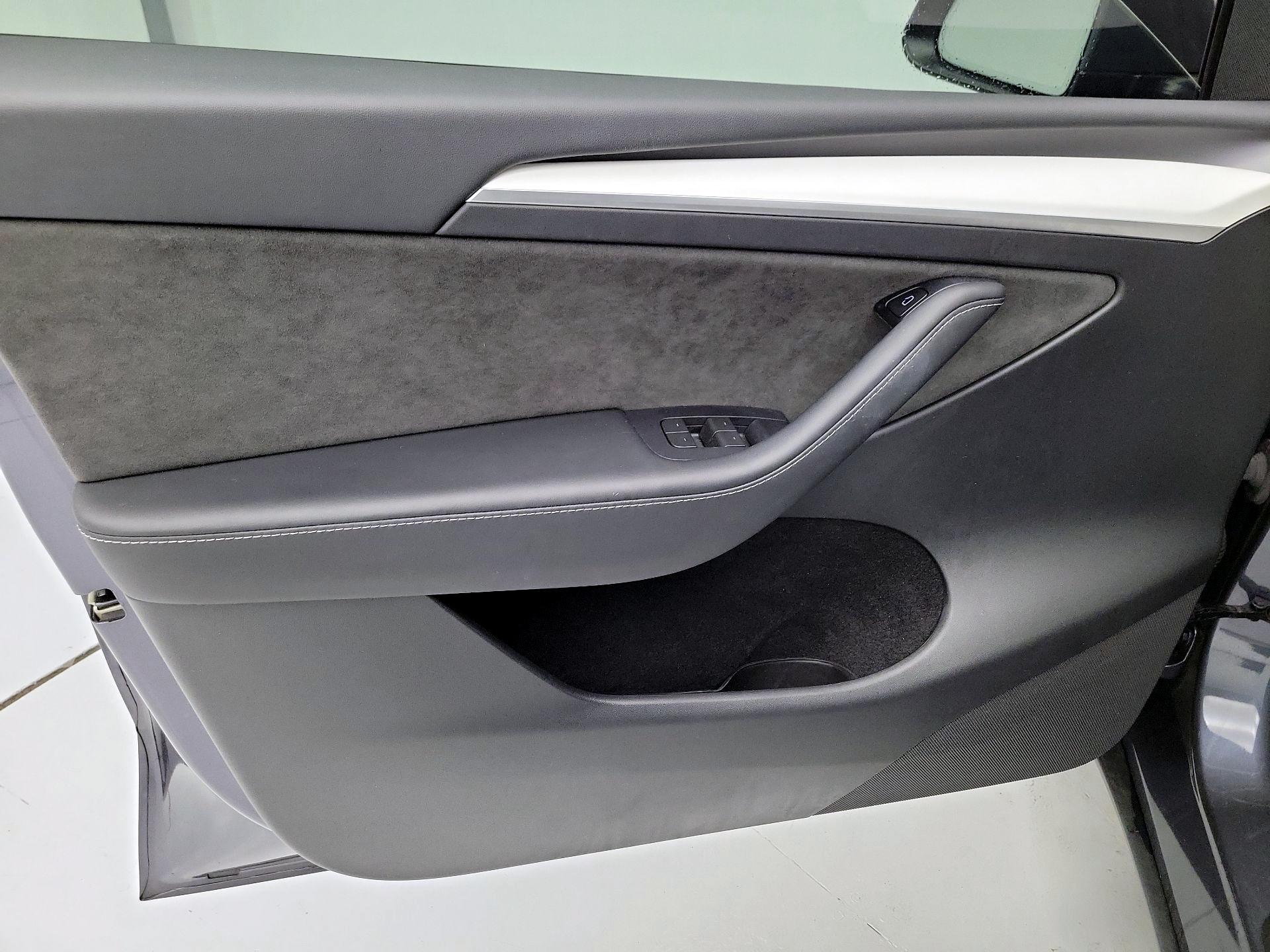 Thumbnail: 2023 Tesla Model Y - 12