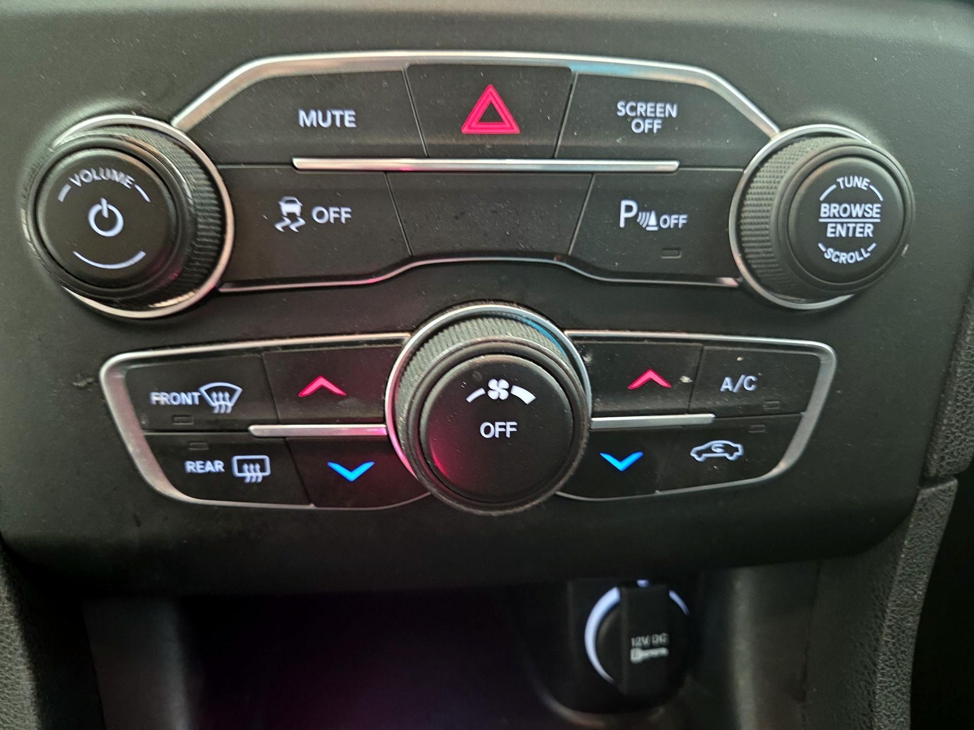 Thumbnail: 2019 Dodge Charger - 16