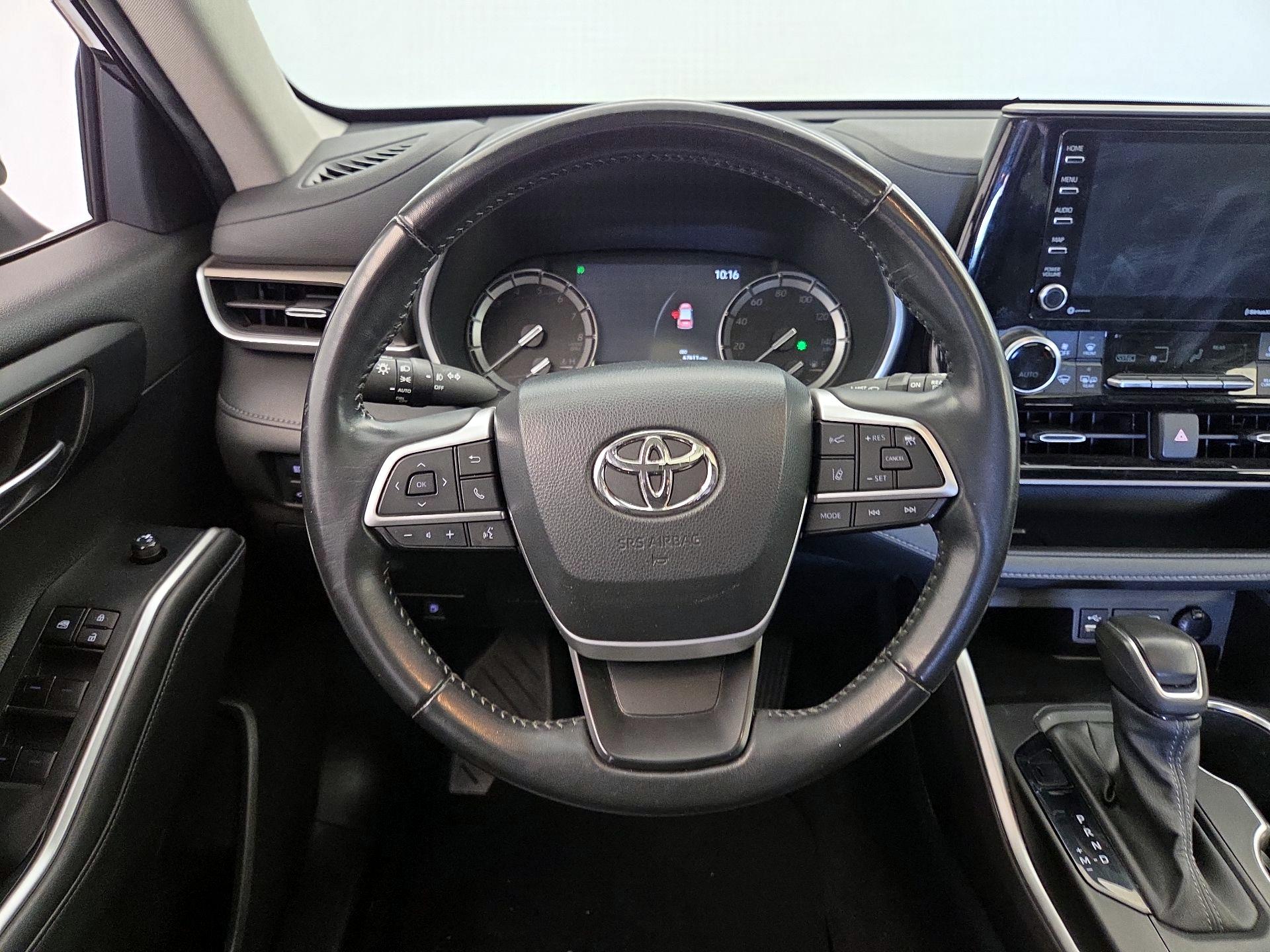 Thumbnail: 2022 Toyota Highlander - 10