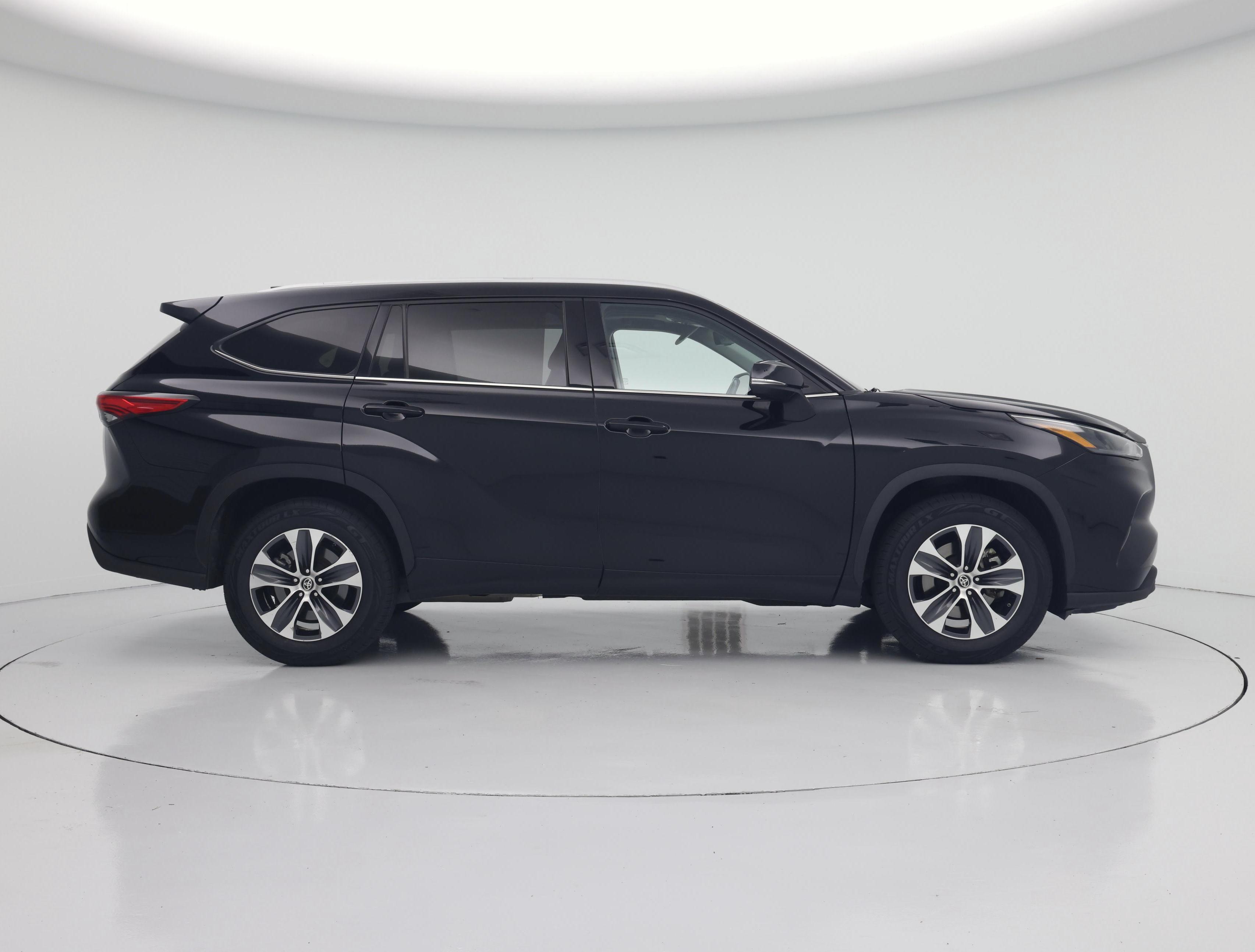 Thumbnail: 2022 Toyota Highlander - 7