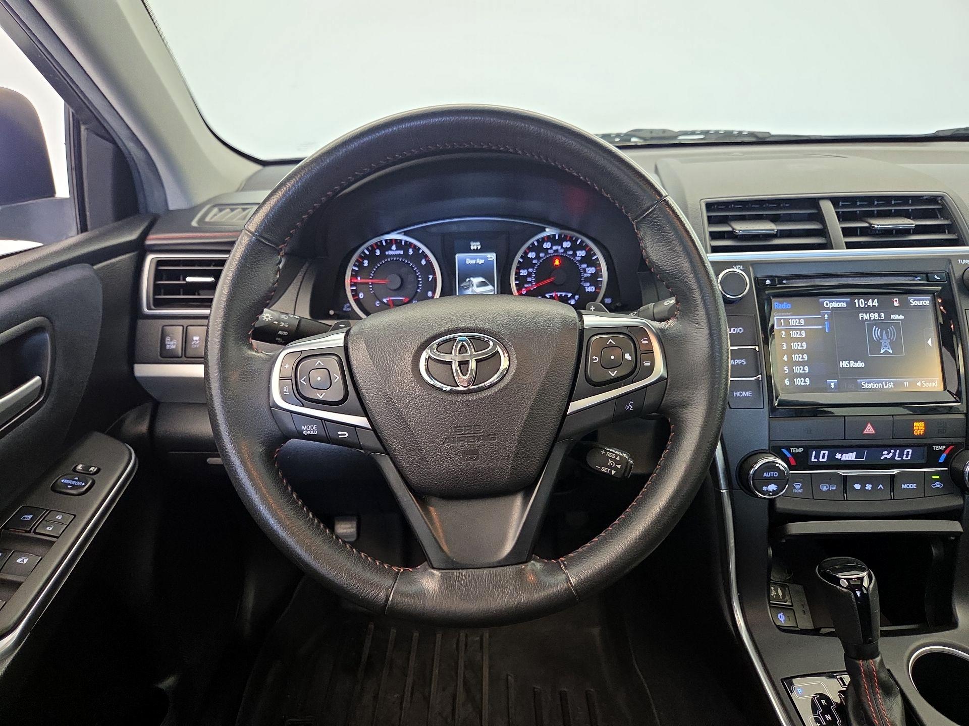 Thumbnail: 2015 Toyota Camry - 10