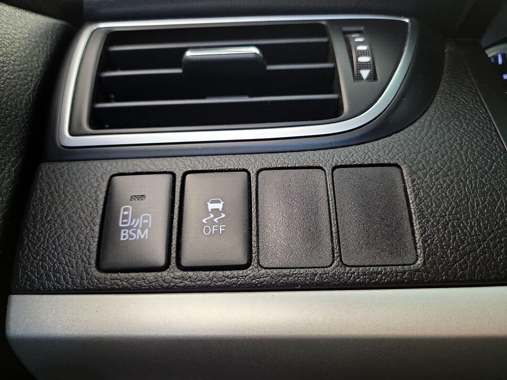 Thumbnail: 2015 Toyota Camry - 13