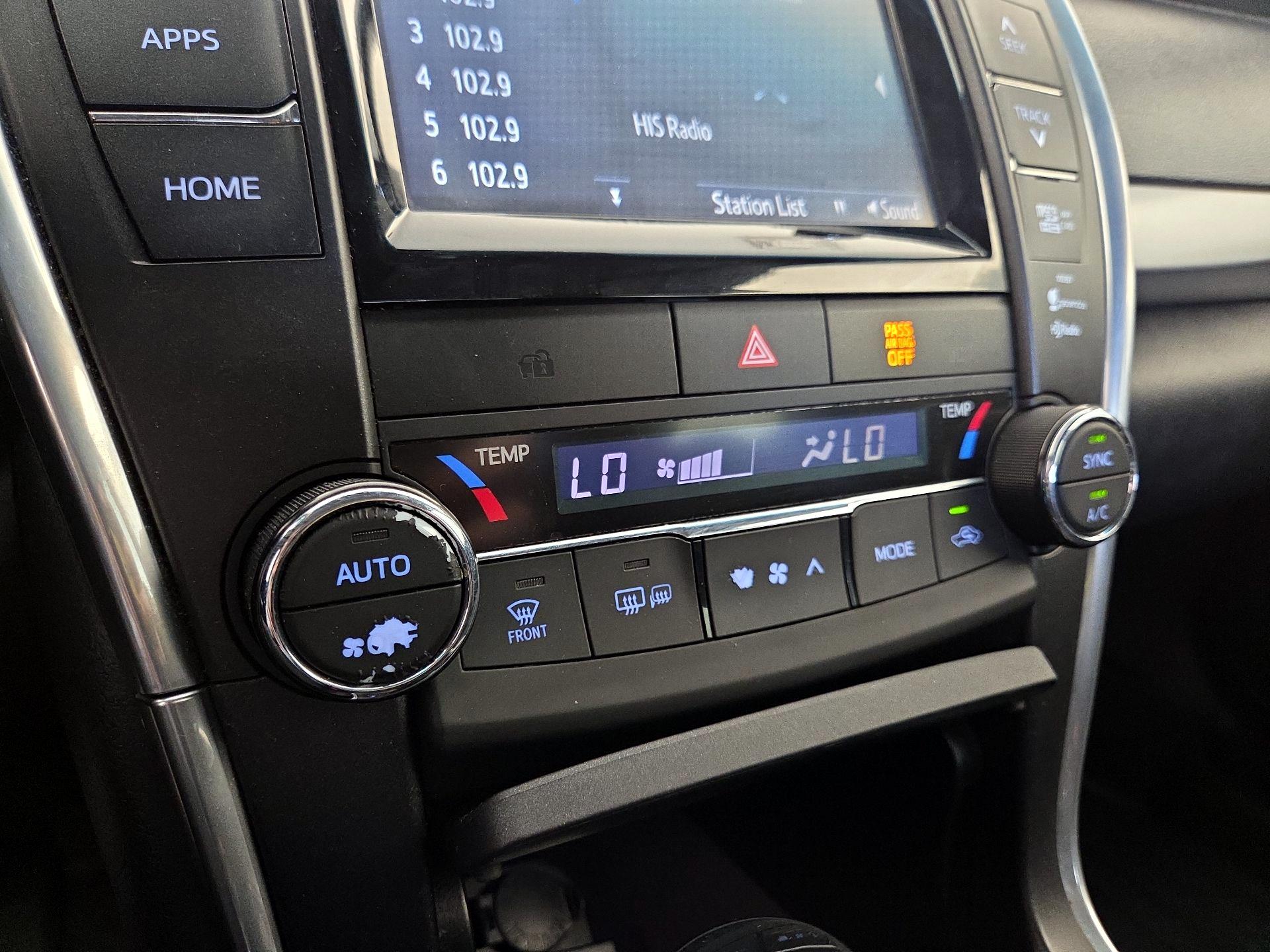 Thumbnail: 2015 Toyota Camry - 16