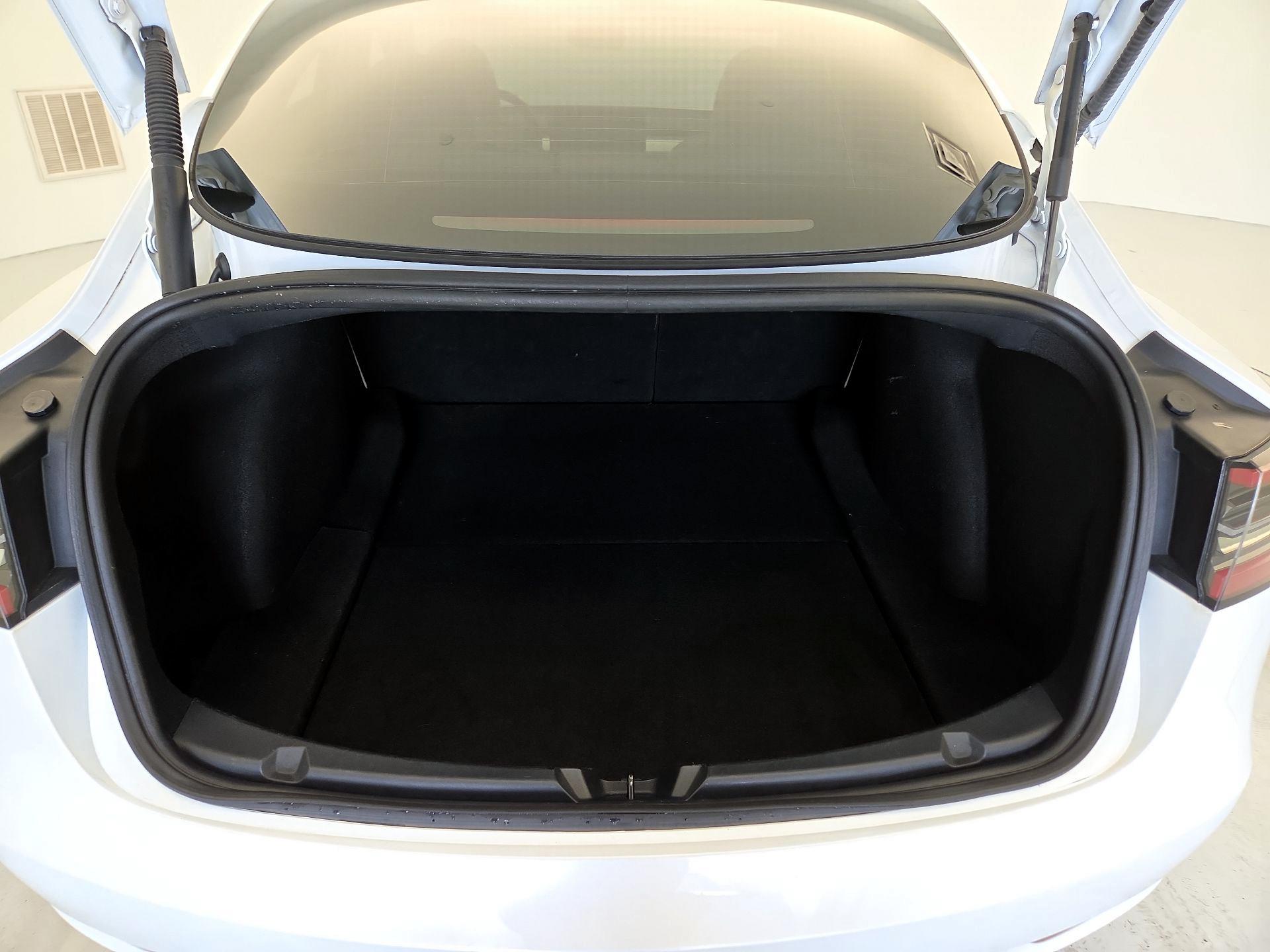 Thumbnail: 2023 Tesla Model 3 - 19