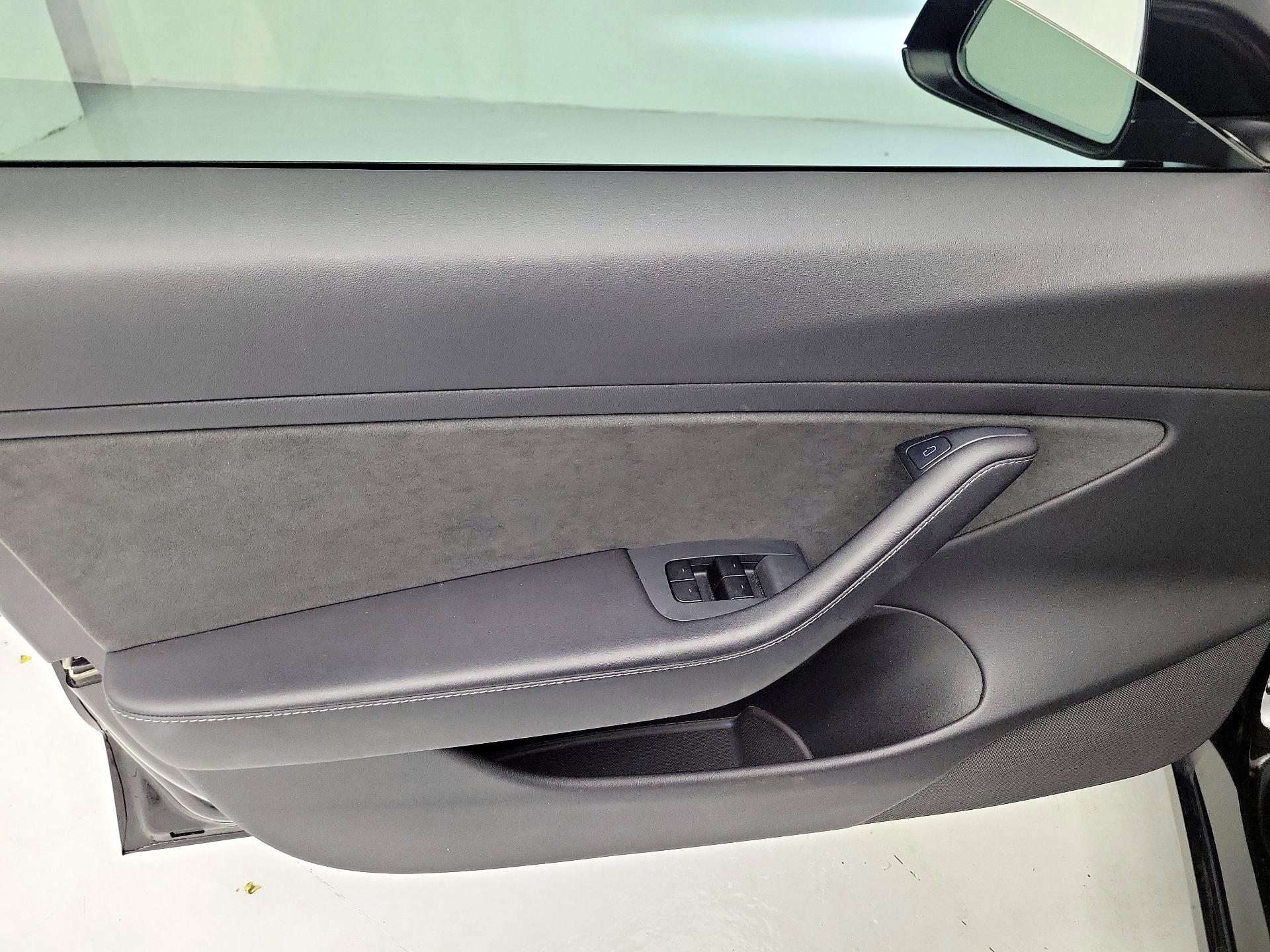 Thumbnail: 2021 Tesla Model 3 - 12