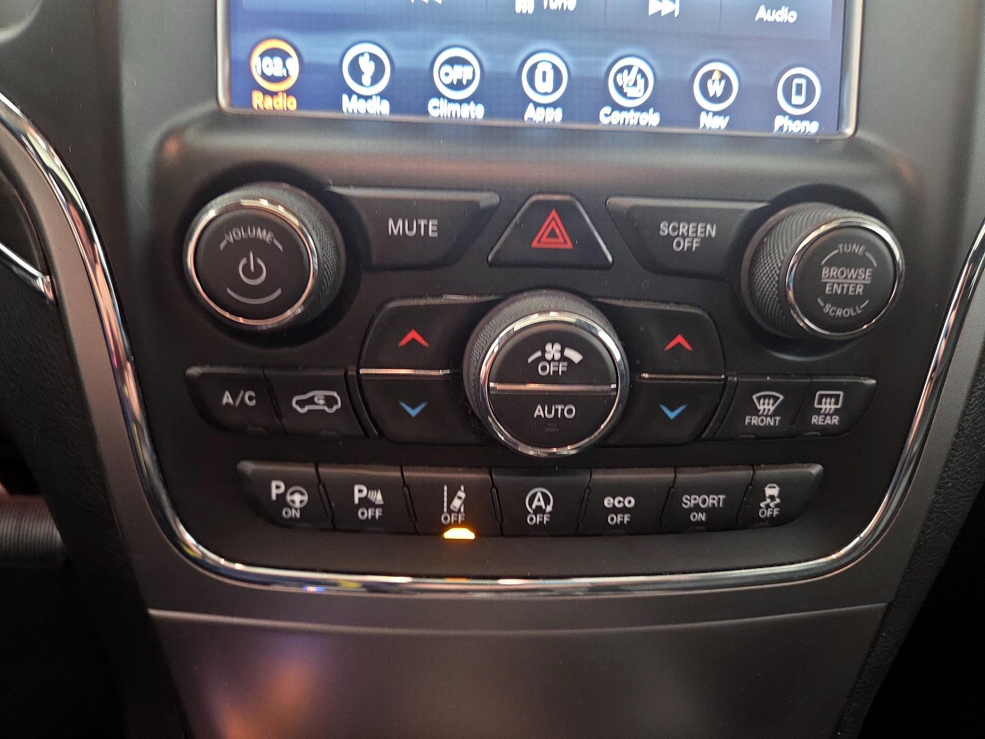 Thumbnail: 2018 Jeep Grand Cherokee - 17
