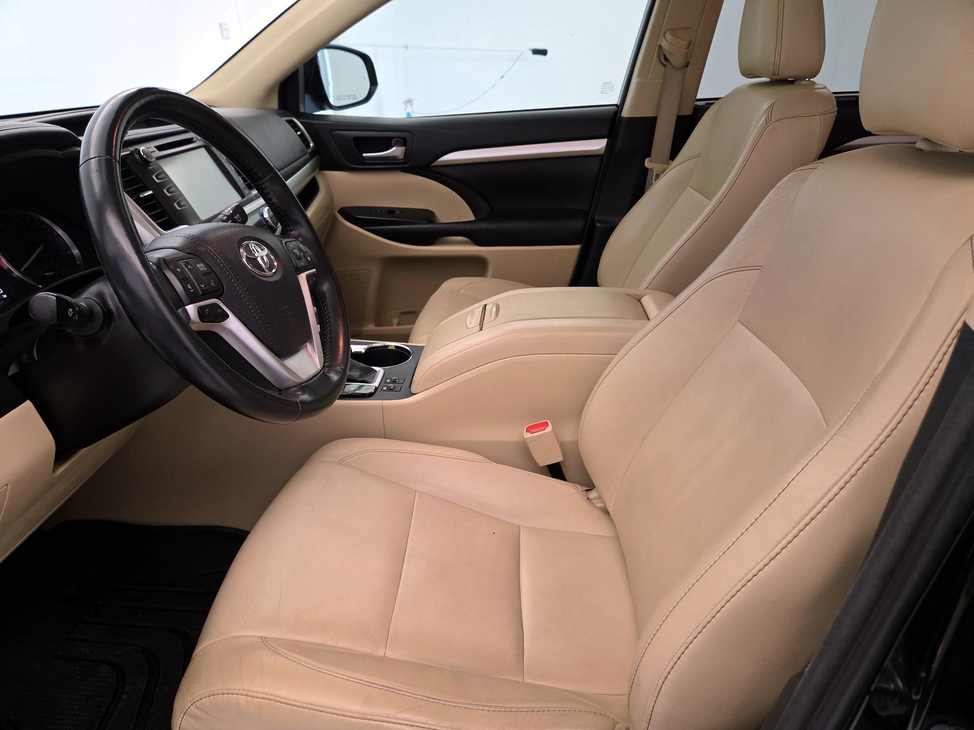 Thumbnail: 2018 Toyota Highlander - 11