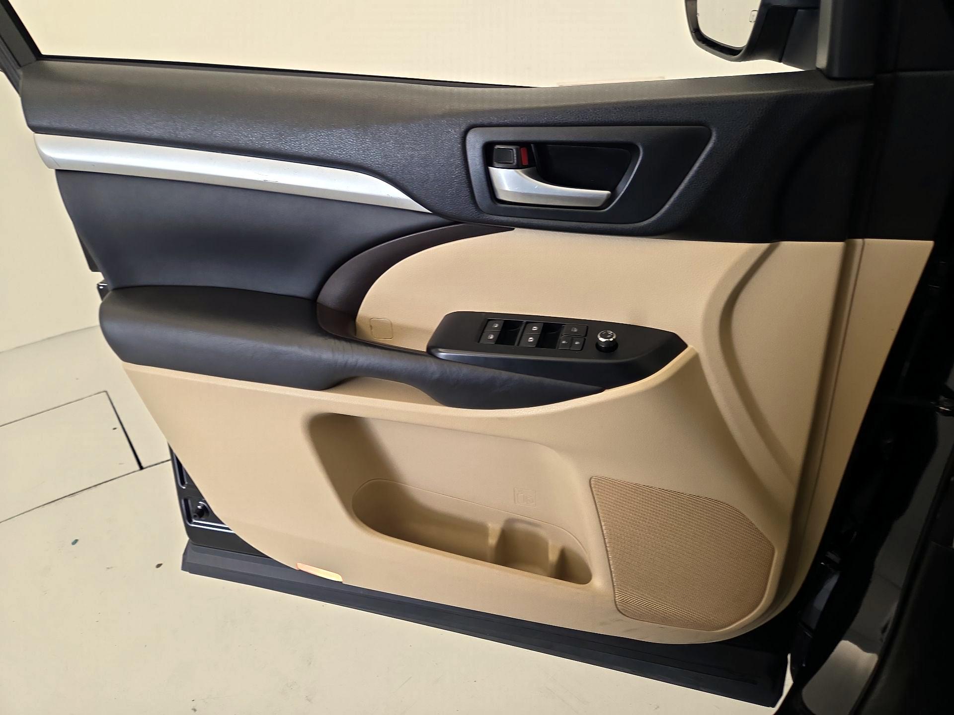 Thumbnail: 2018 Toyota Highlander - 12
