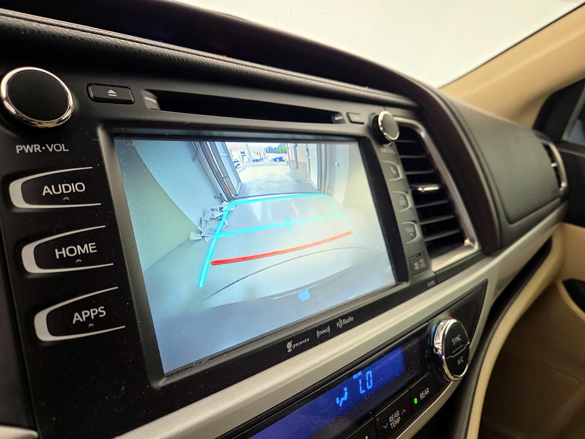 Thumbnail: 2018 Toyota Highlander - 15