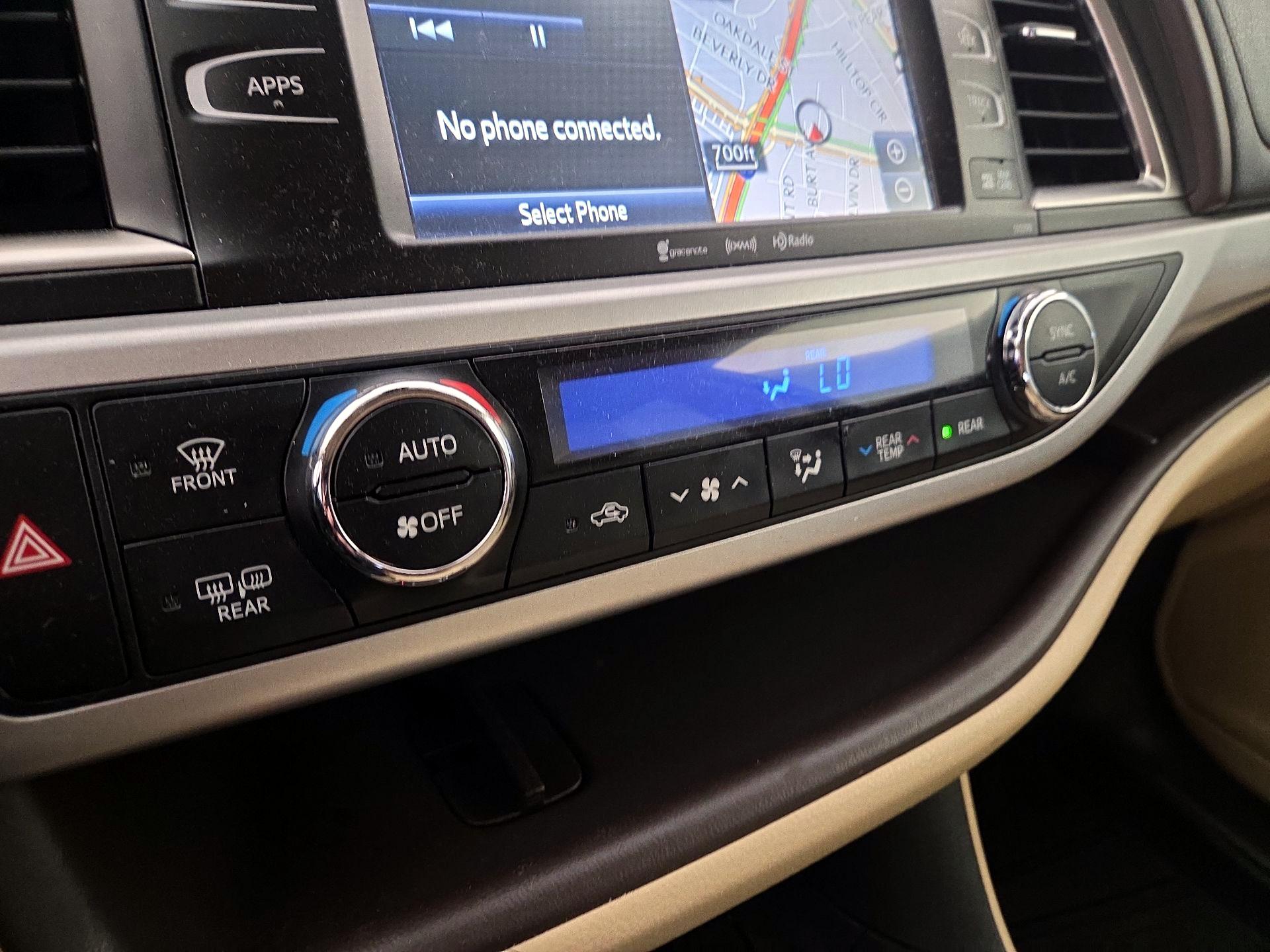 Thumbnail: 2018 Toyota Highlander - 17