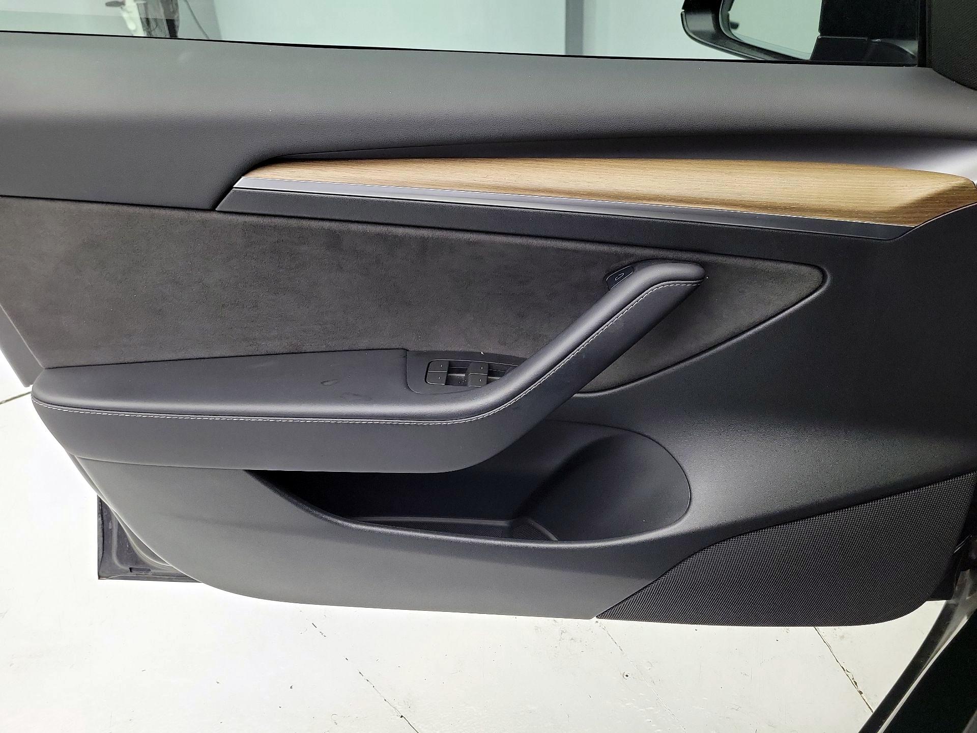 Thumbnail: 2023 Tesla Model 3 - 12