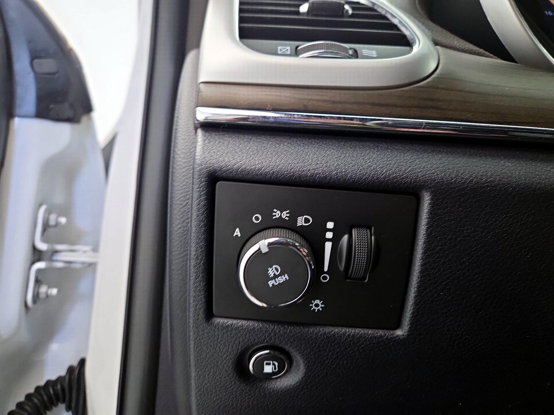 Thumbnail: 2016 Jeep Grand Cherokee - 13